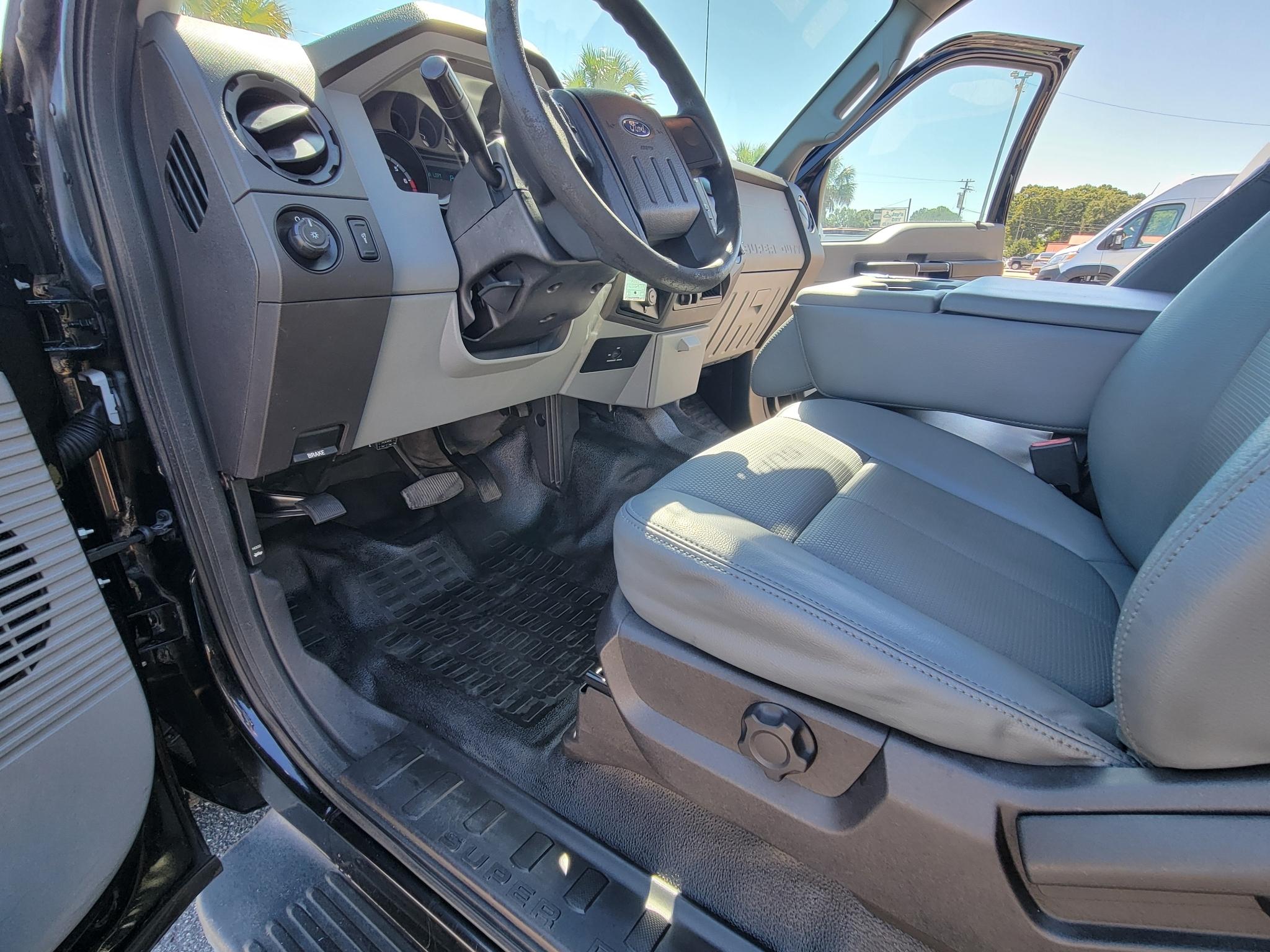 Ford Super Duty F-250 SRW 2WD Reg Cab 137" XLT 2016