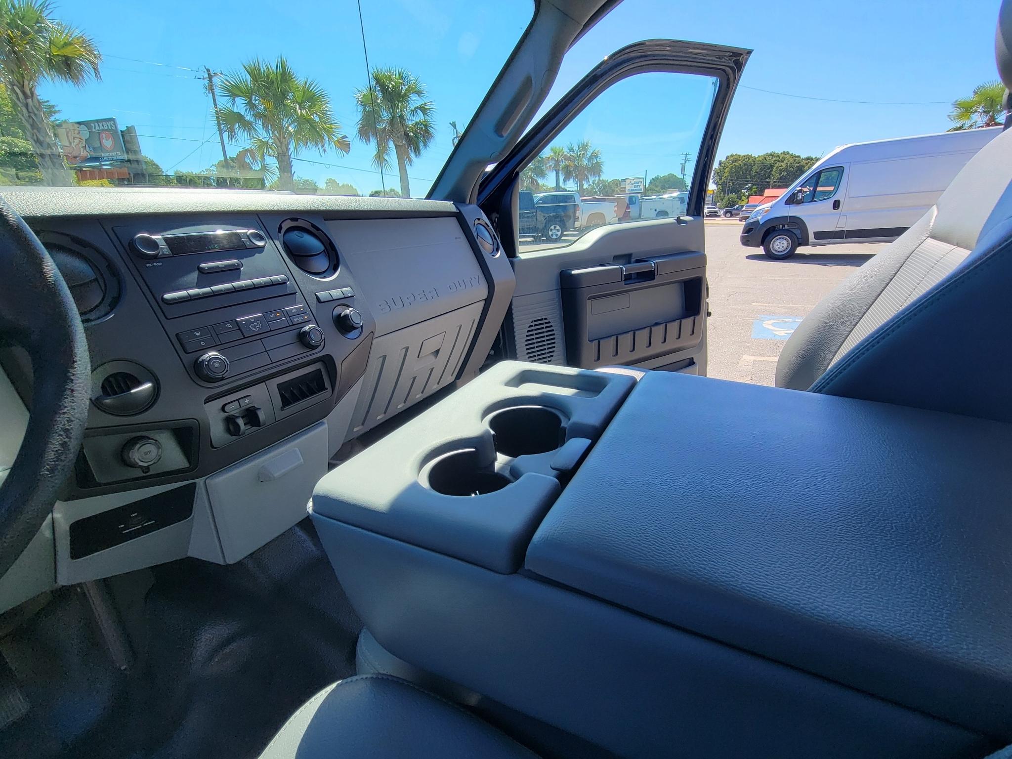 Ford Super Duty F-250 SRW 2WD Reg Cab 137" XLT 2016