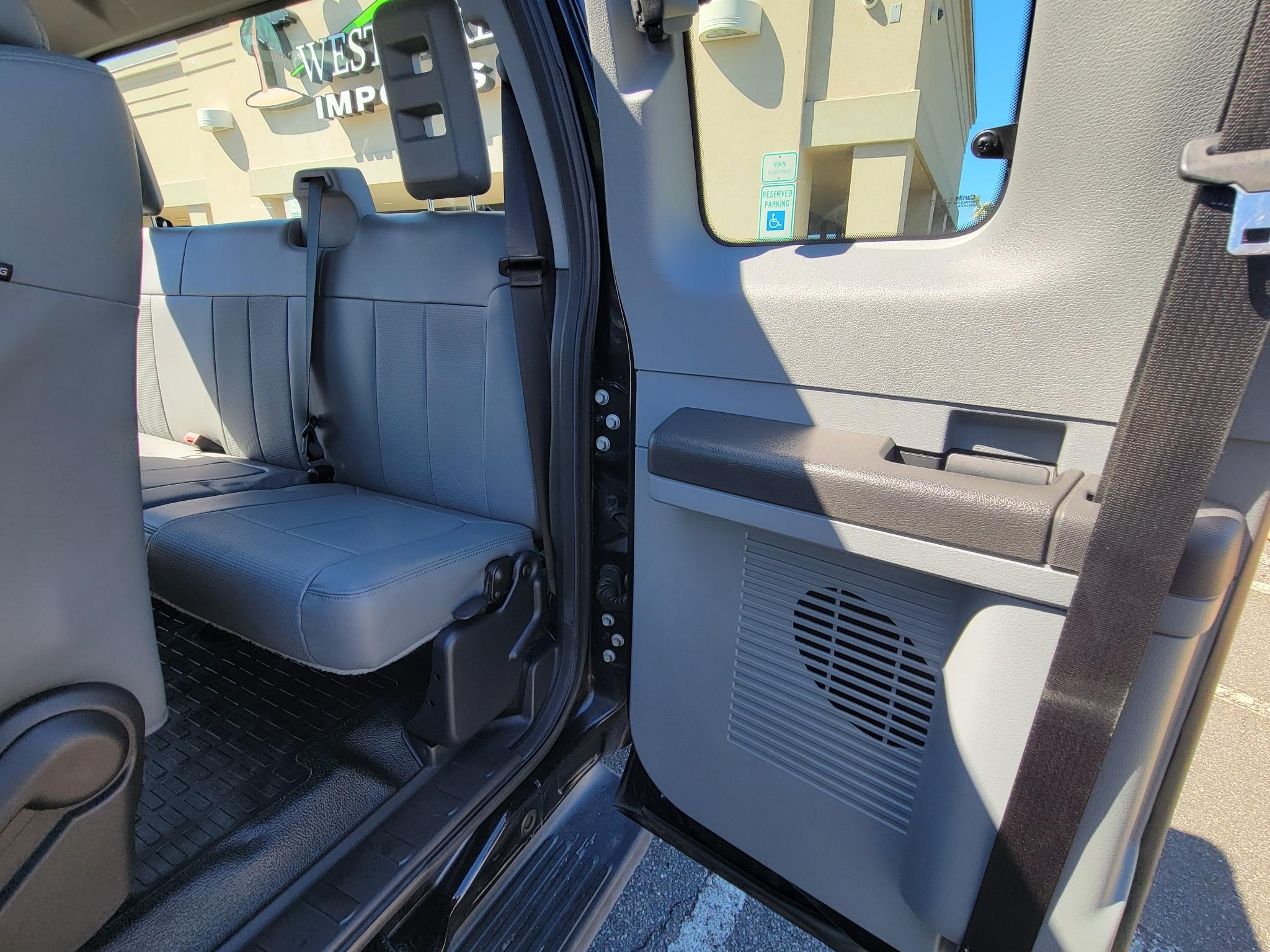 Ford Super Duty F-250 SRW 2WD Reg Cab 137" XLT 2016