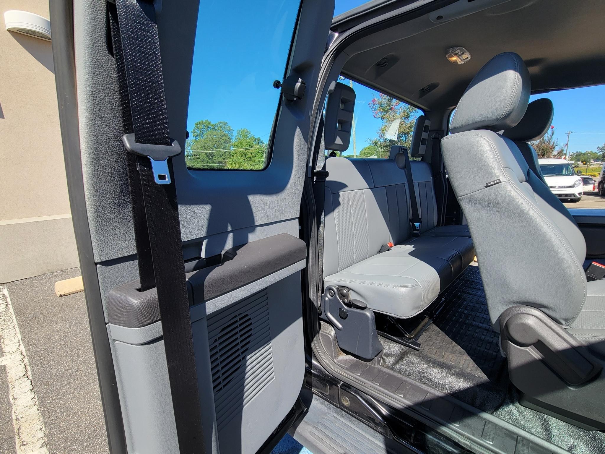 Ford Super Duty F-250 SRW 2WD Reg Cab 137" XLT 2016