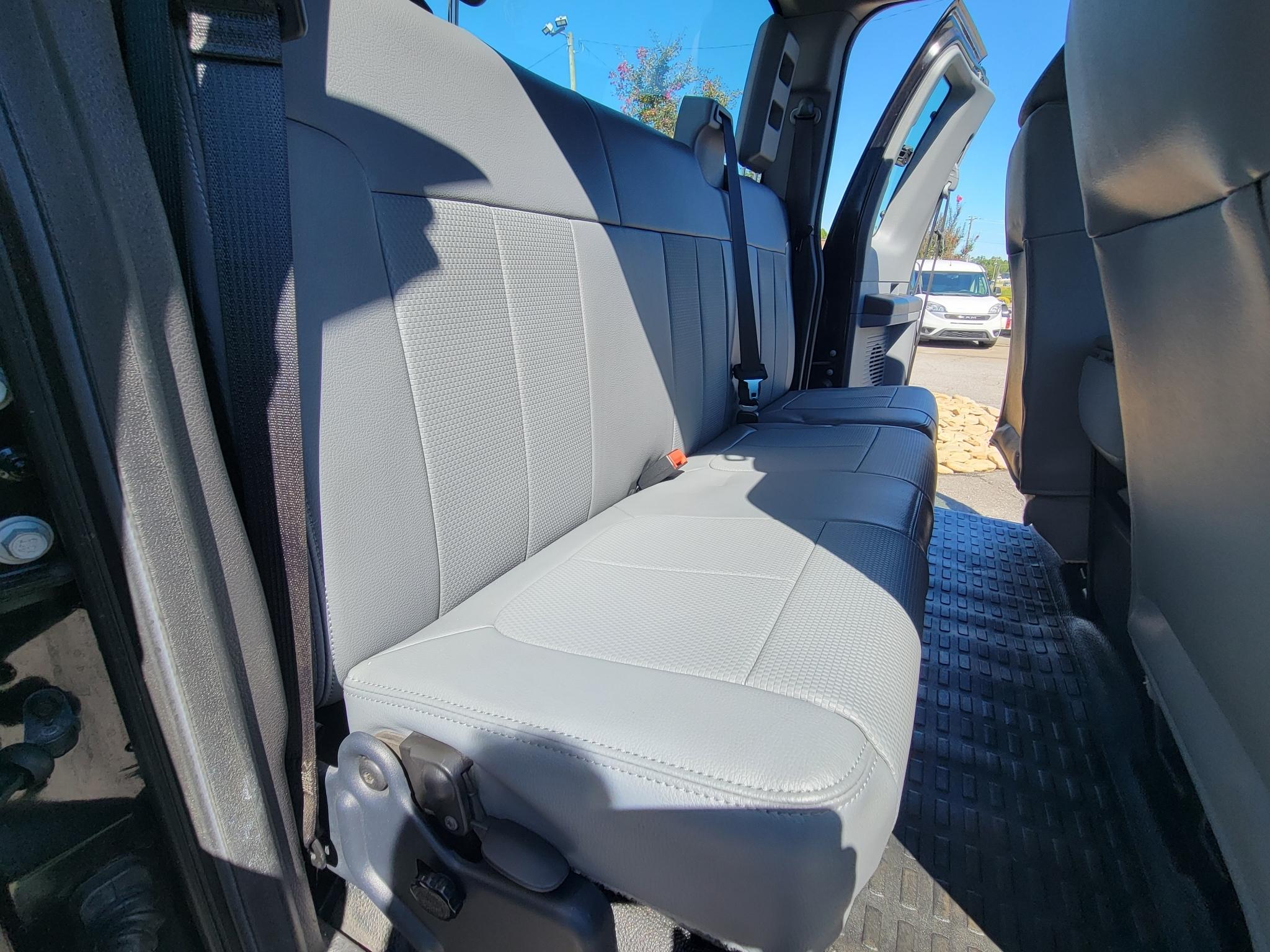 Ford Super Duty F-250 SRW 2WD Reg Cab 137" XLT 2016