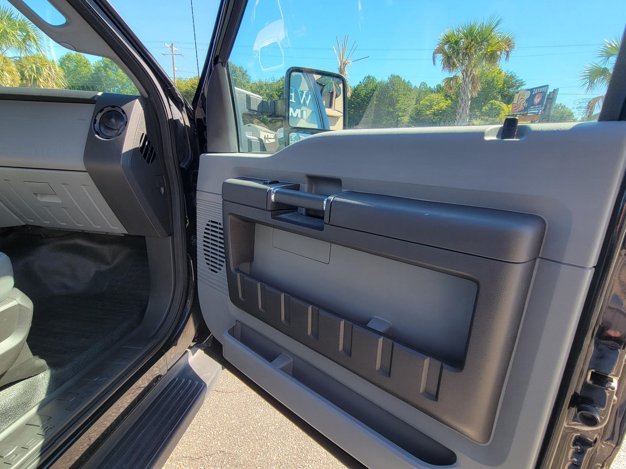 Ford Super Duty F-250 SRW 2WD Reg Cab 137" XLT 2016