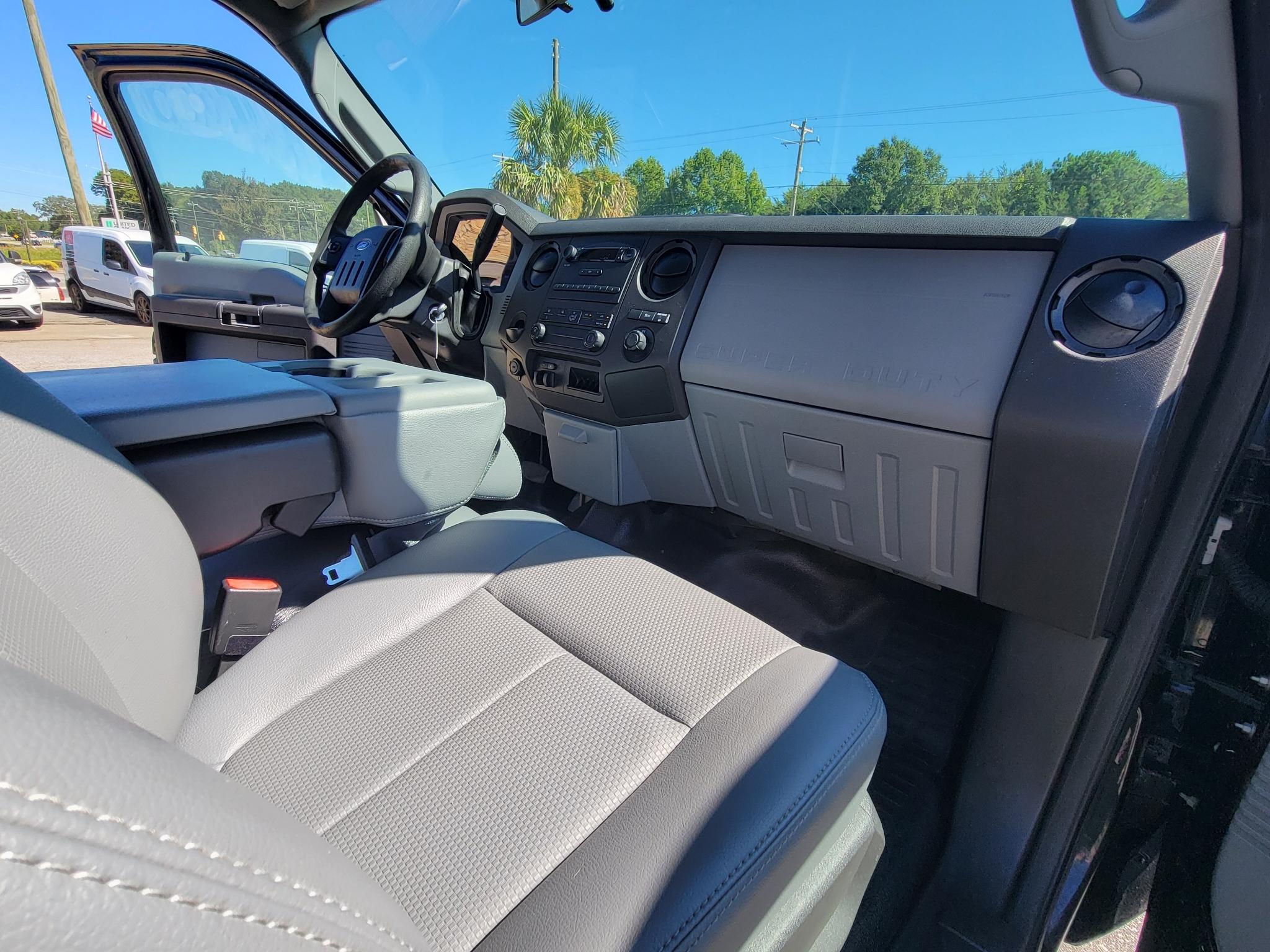 Ford Super Duty F-250 SRW 2WD Reg Cab 137" XLT 2016