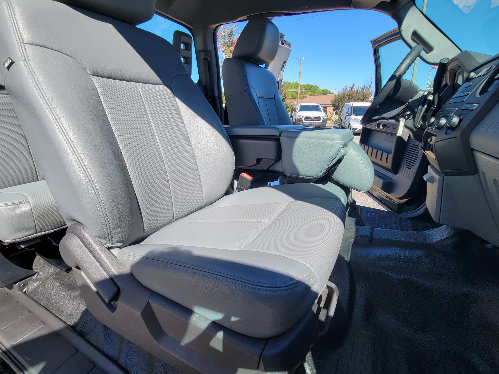 Ford Super Duty F-250 SRW 2WD Reg Cab 137" XLT 2016