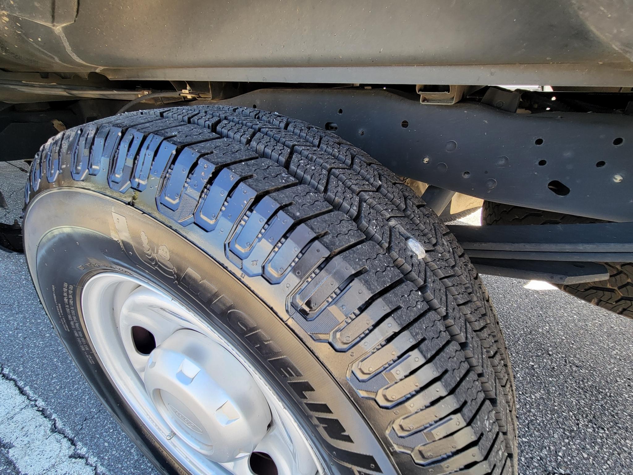 Ford Super Duty F-250 SRW 2WD Reg Cab 137" XLT 2016