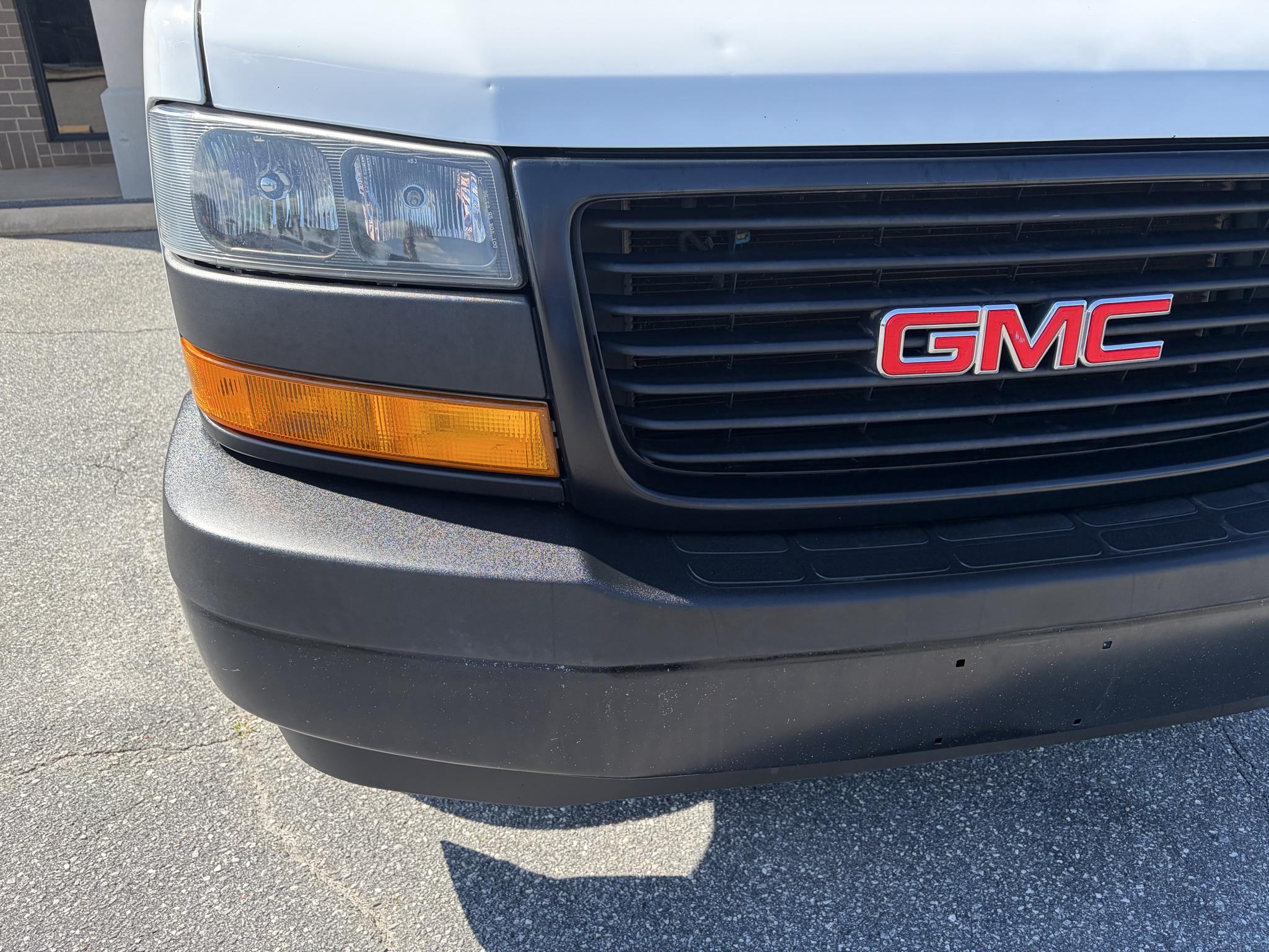 GMC Savana Cargo Van RWD 2500 135" 2022