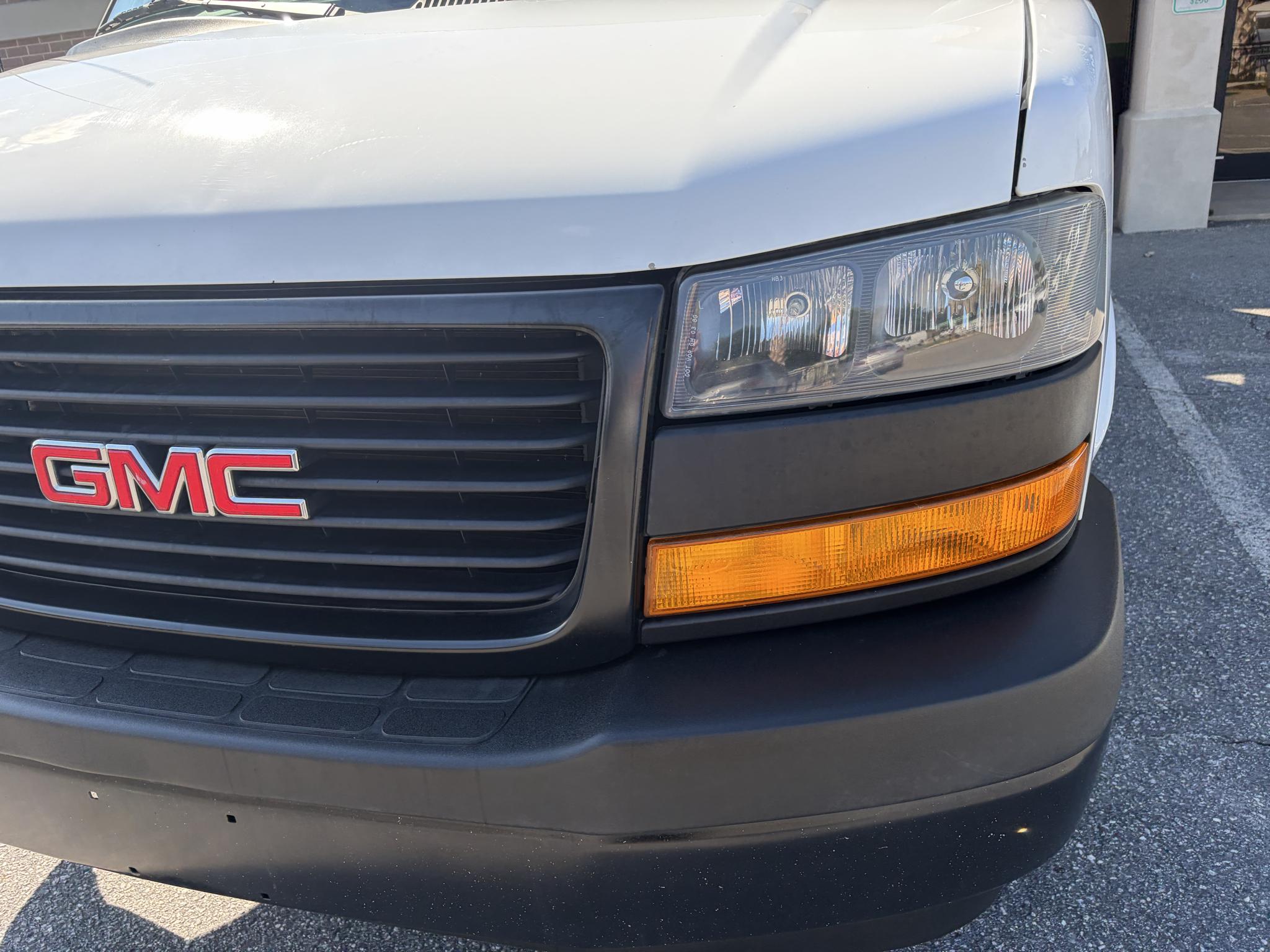 GMC Savana Cargo Van RWD 2500 135" 2022
