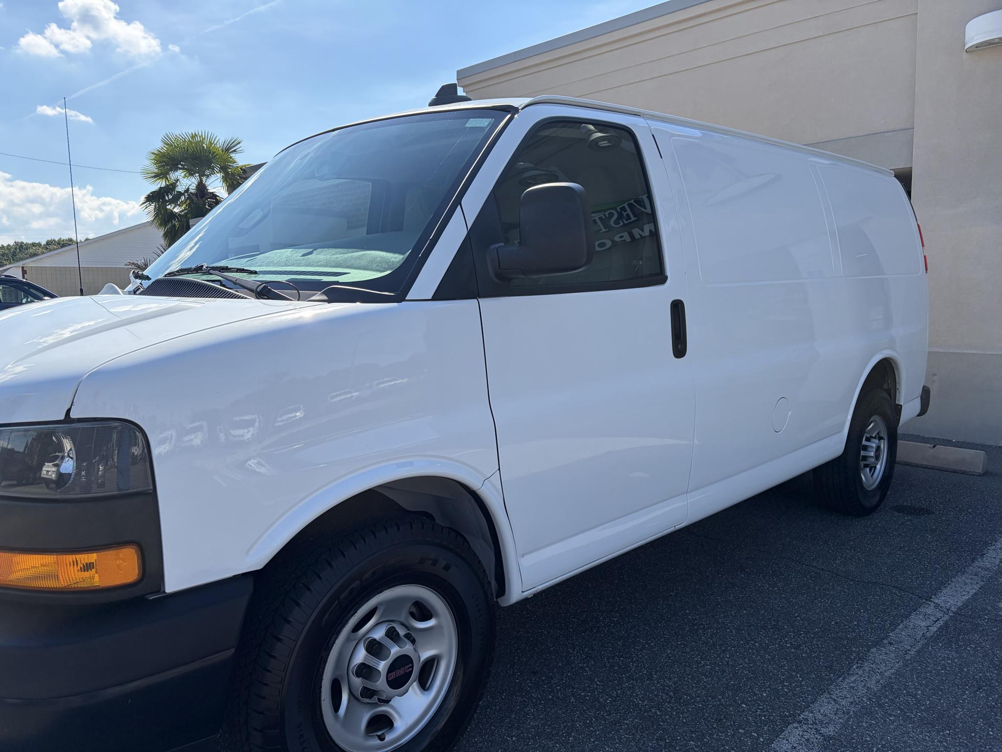 GMC Savana Cargo Van RWD 2500 135" 2022