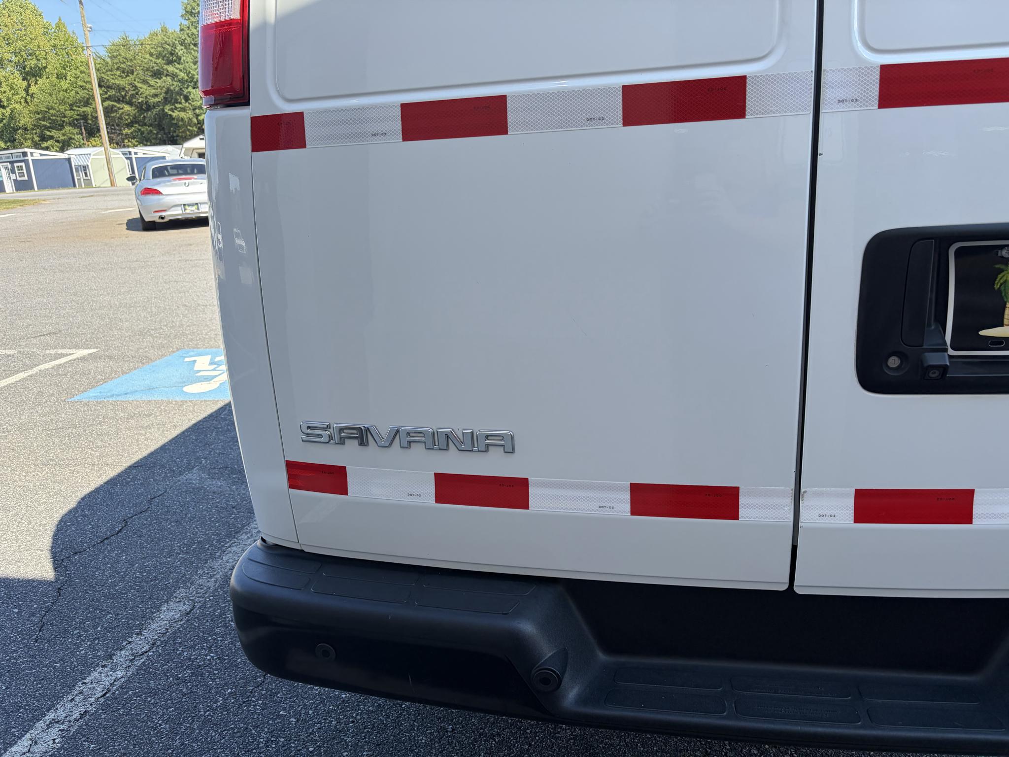 GMC Savana Cargo Van RWD 2500 135" 2022