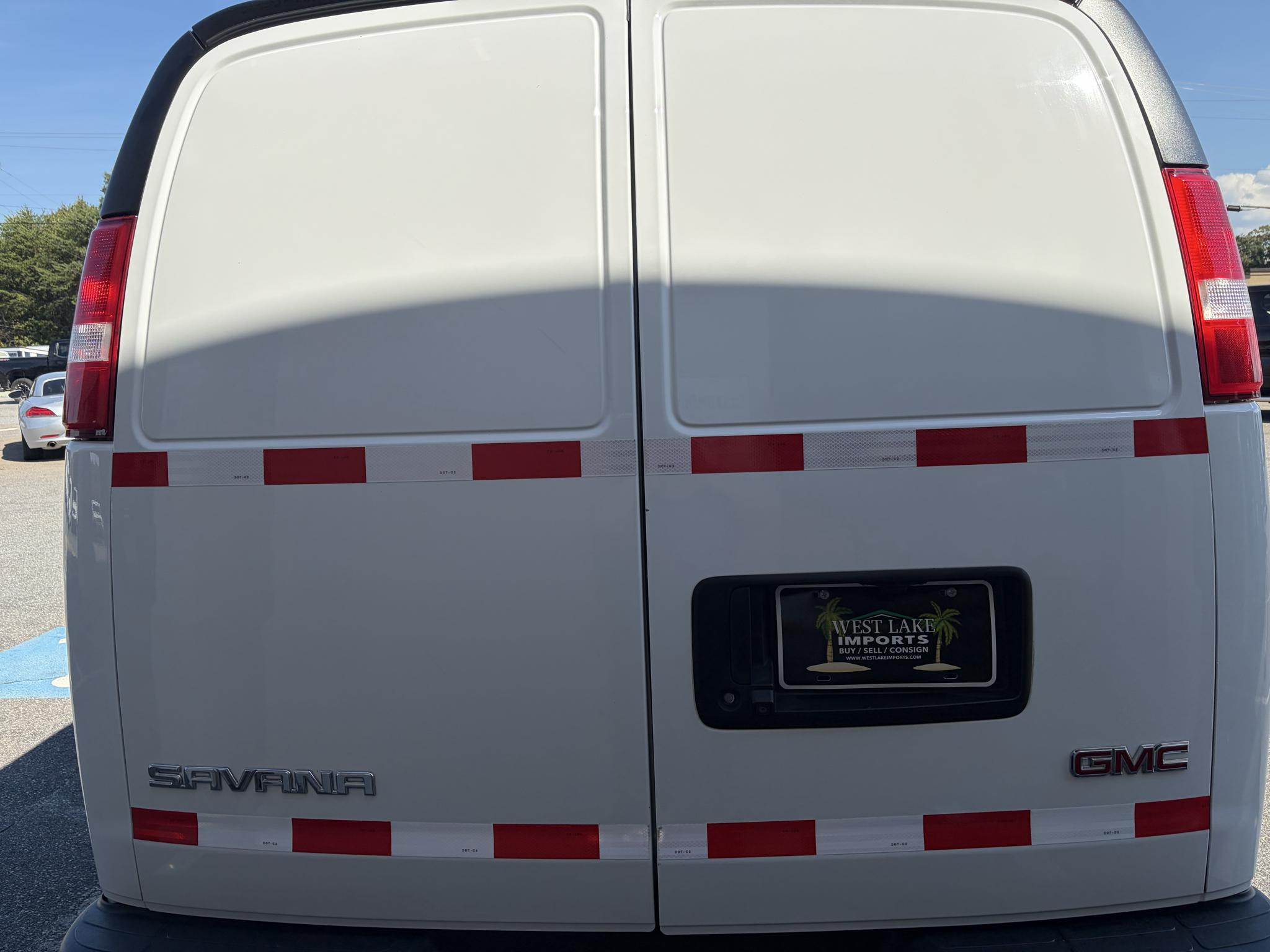 GMC Savana Cargo Van RWD 2500 135" 2022