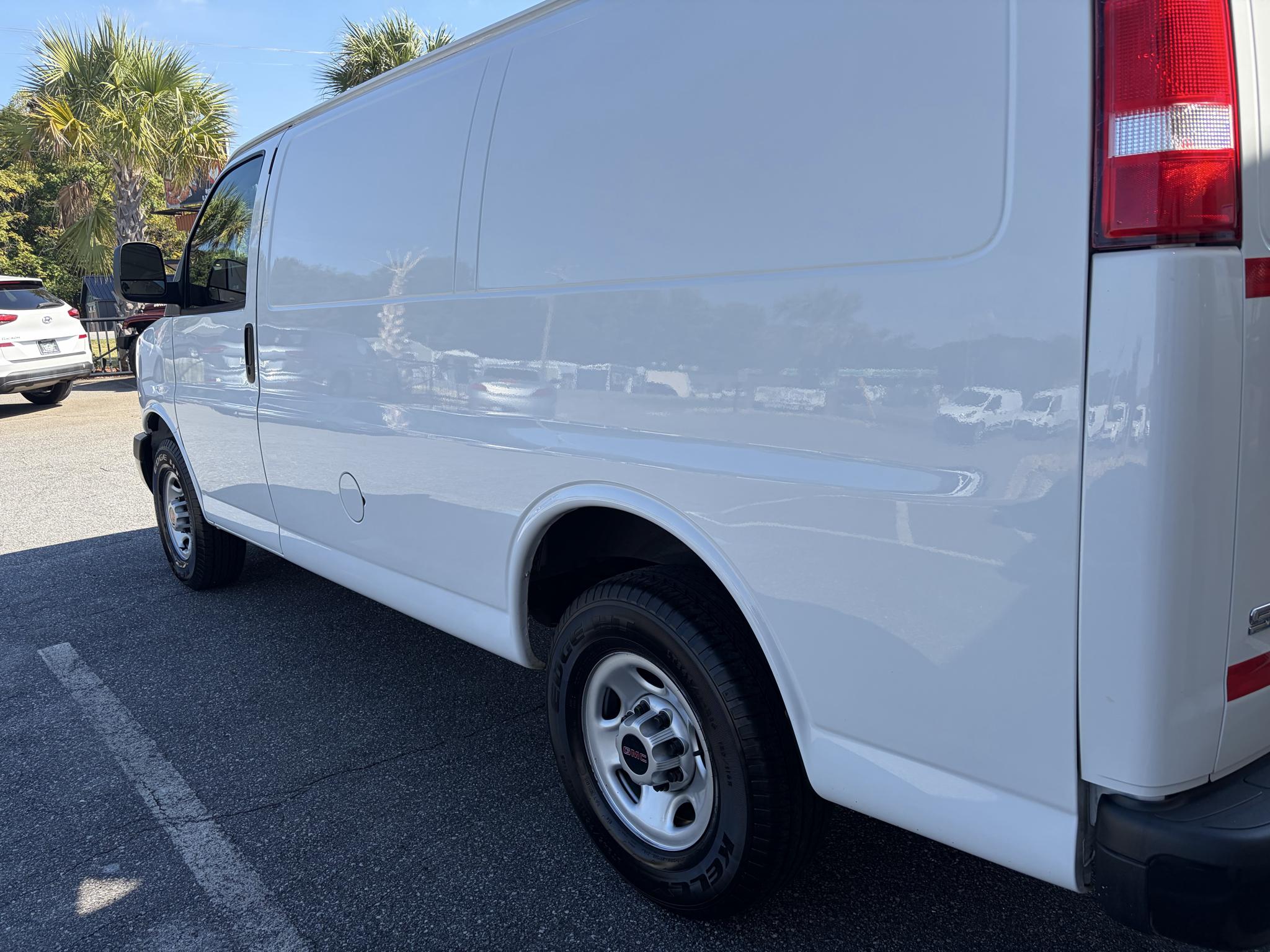 GMC Savana Cargo Van RWD 2500 135" 2022