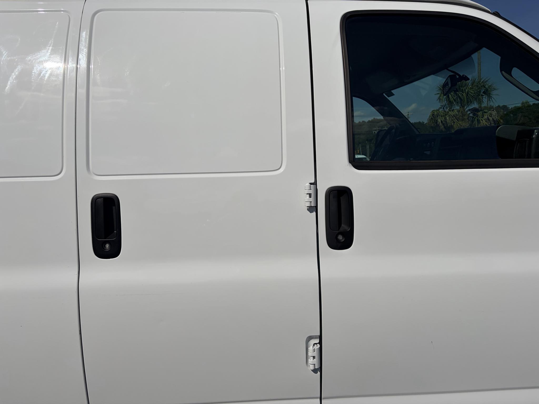 GMC Savana Cargo Van RWD 2500 135" 2022
