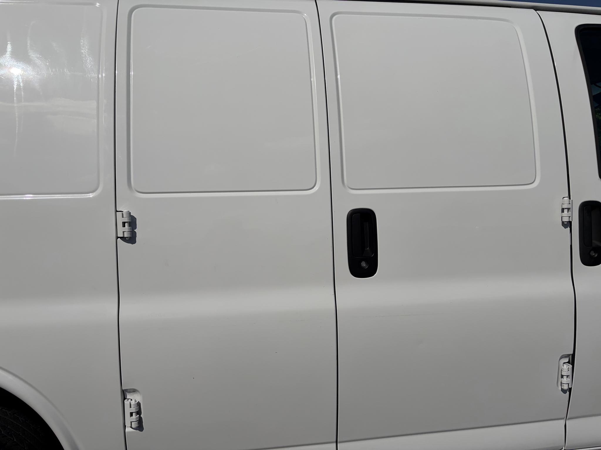 GMC Savana Cargo Van RWD 2500 135" 2022