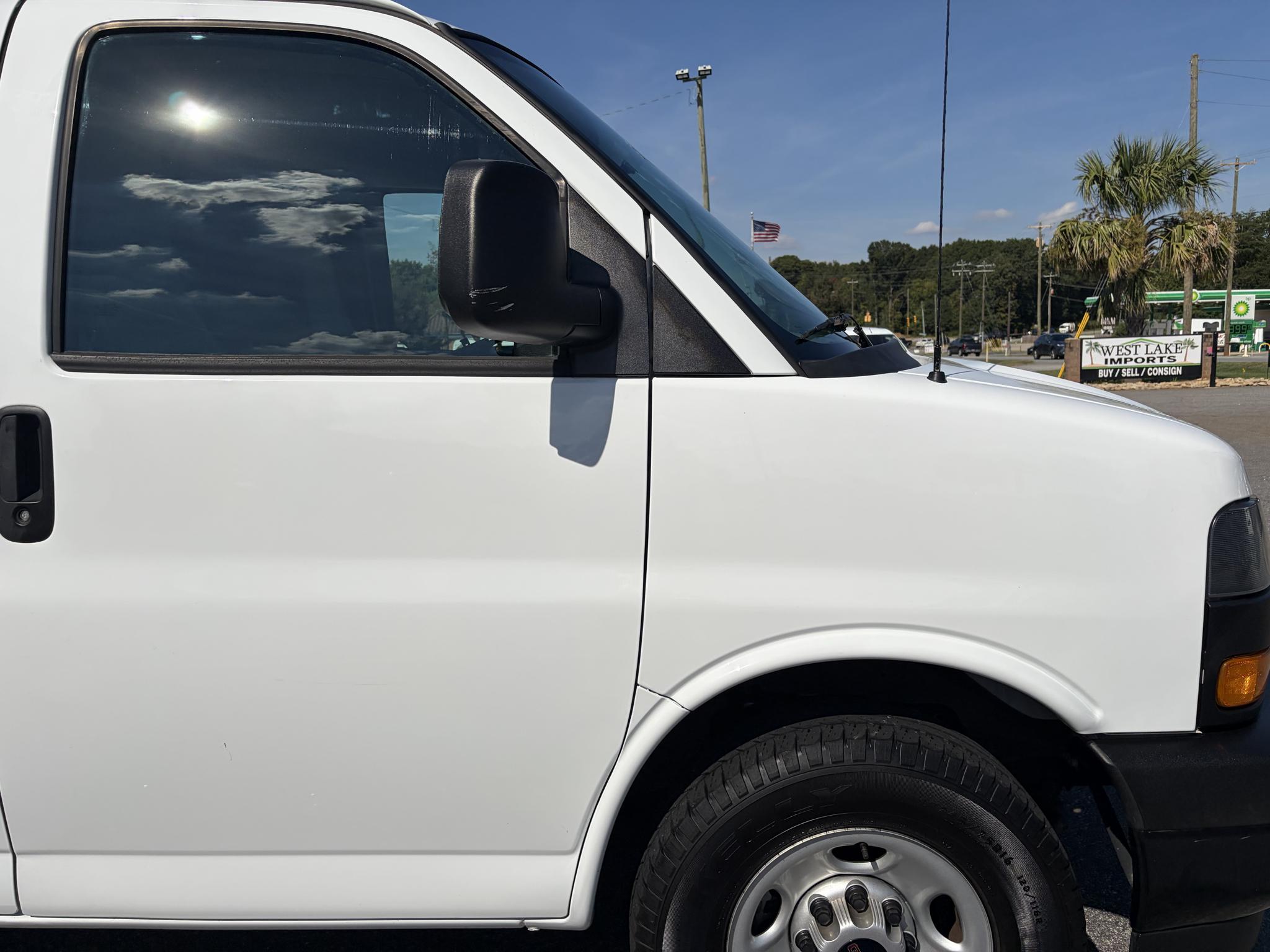 GMC Savana Cargo Van RWD 2500 135" 2022
