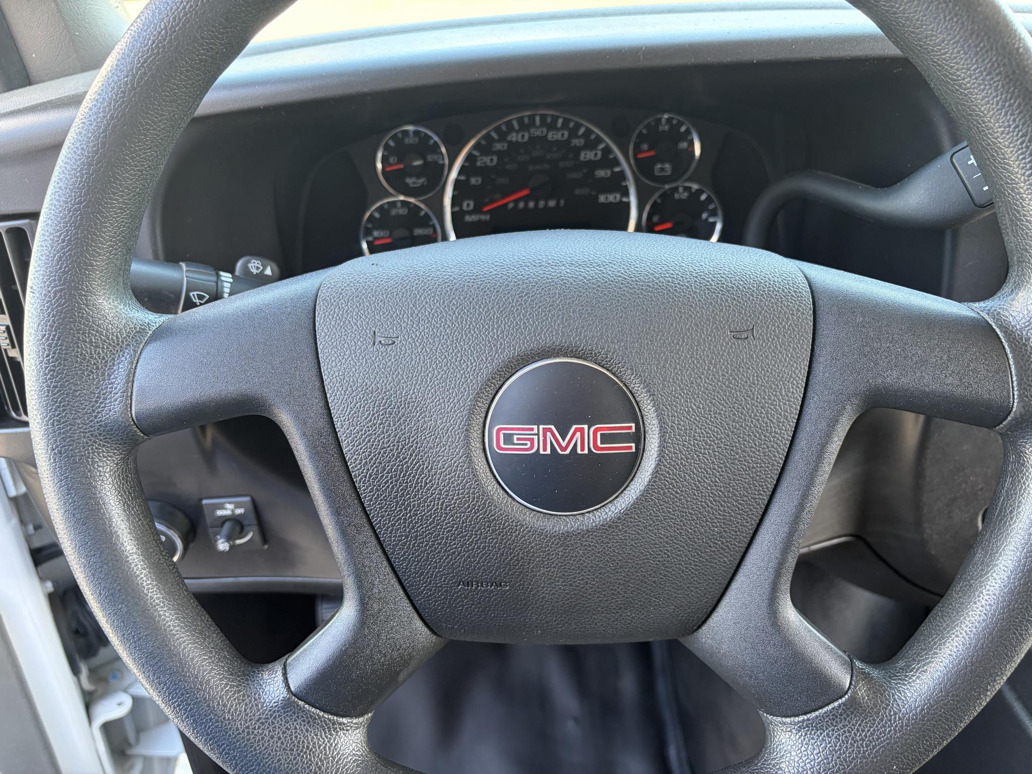 GMC Savana Cargo Van RWD 2500 135" 2022