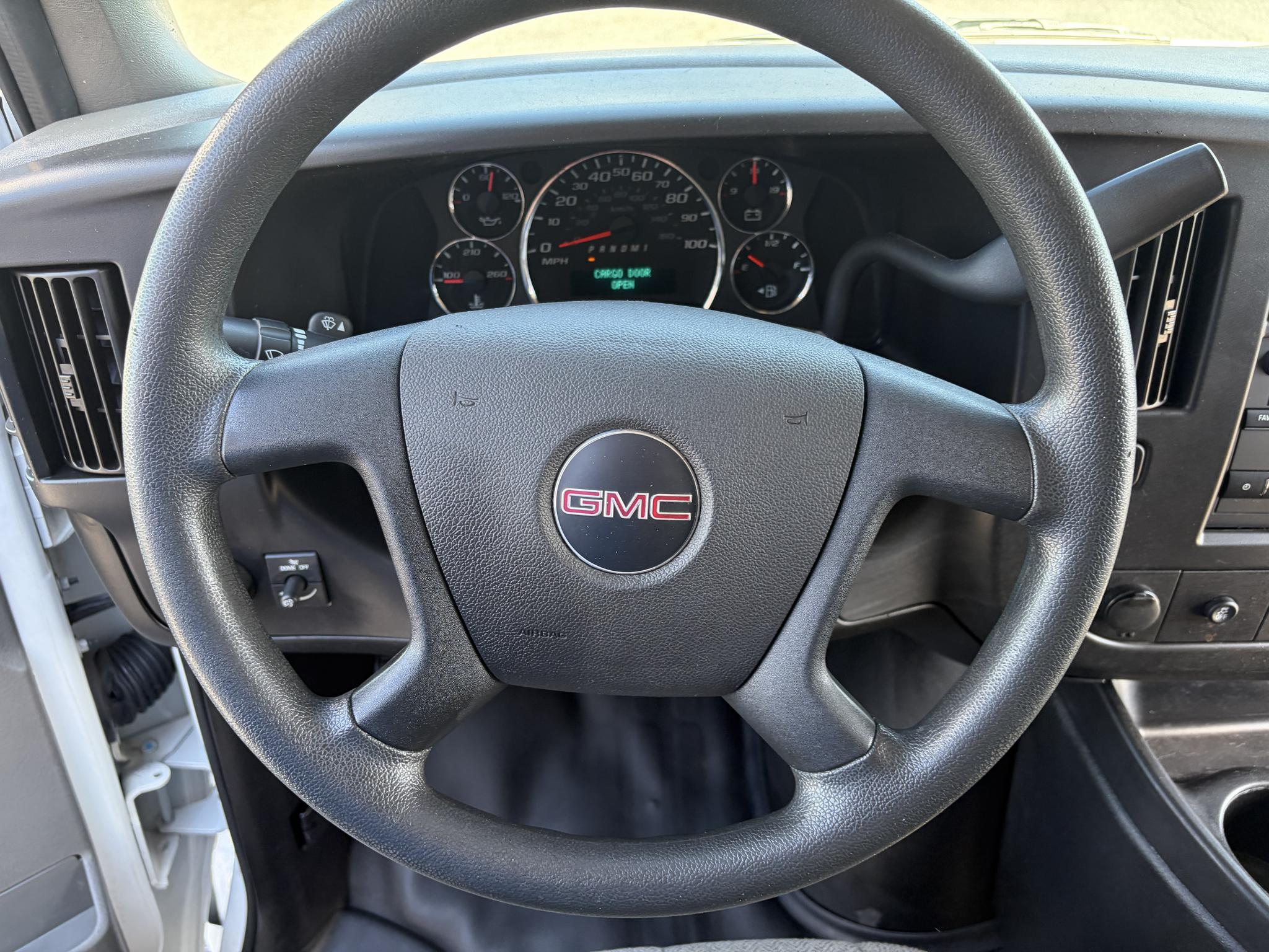 GMC Savana Cargo Van RWD 2500 135" 2022