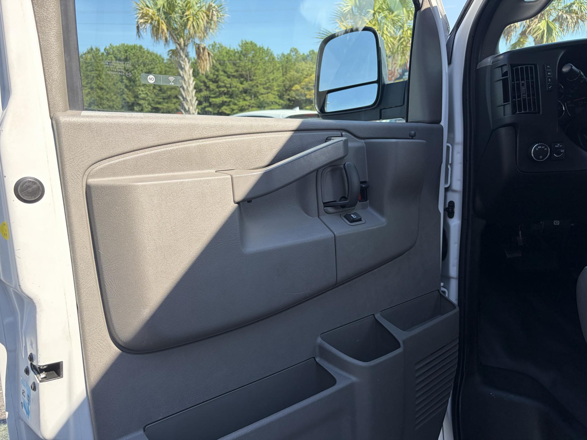 GMC Savana Cargo Van RWD 2500 135" 2022