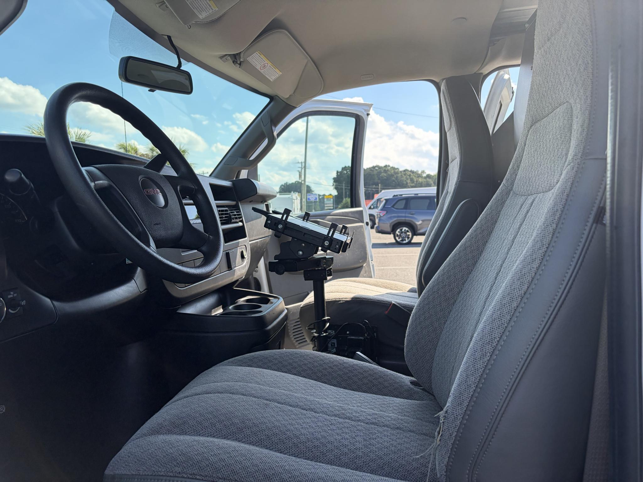GMC Savana Cargo Van RWD 2500 135" 2022