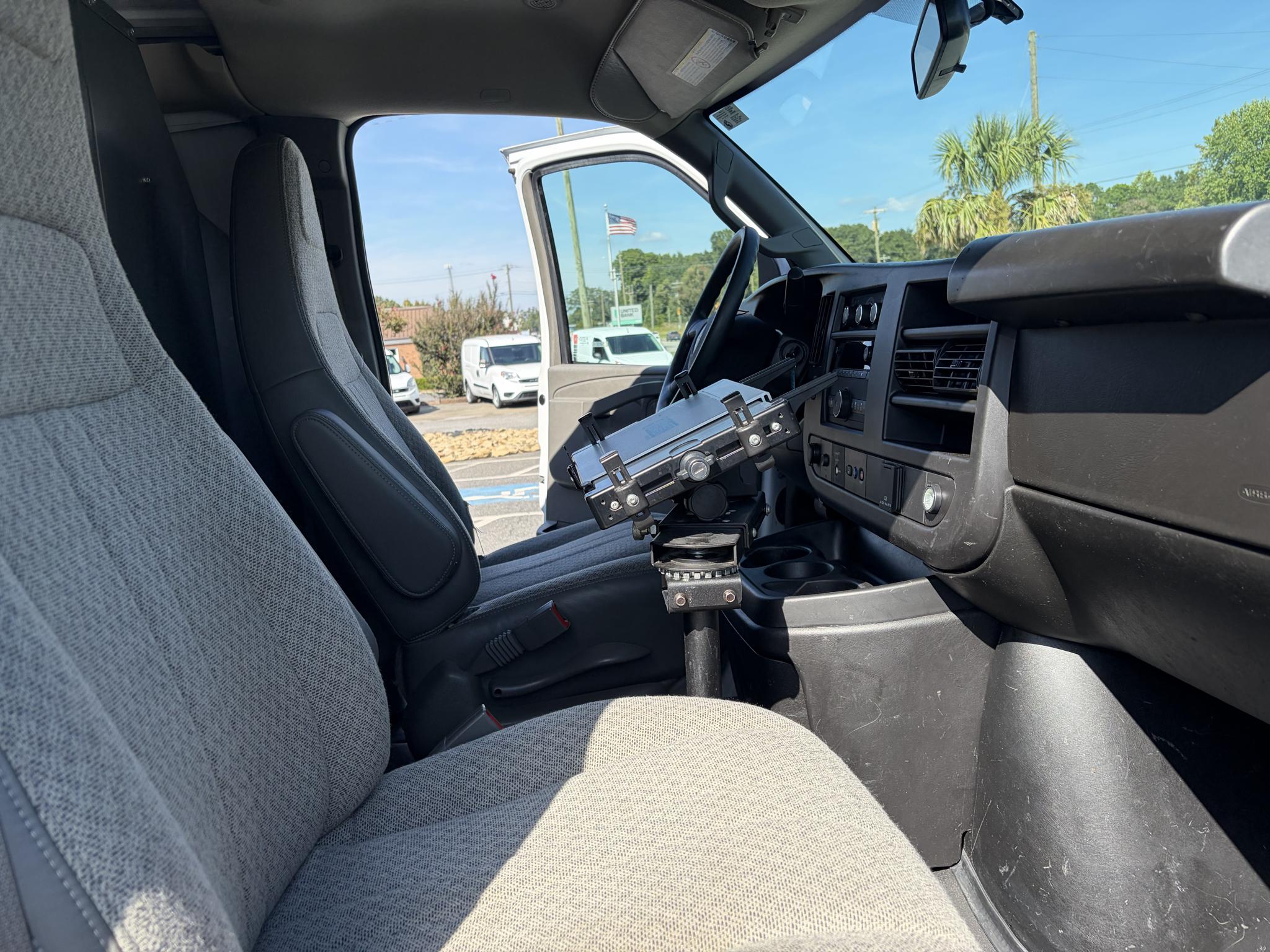 GMC Savana Cargo Van RWD 2500 135" 2022