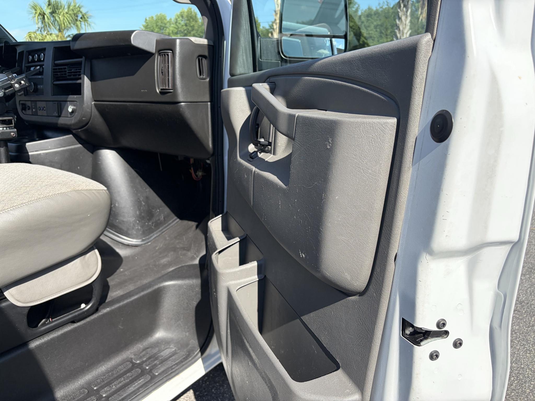 GMC Savana Cargo Van RWD 2500 135" 2022