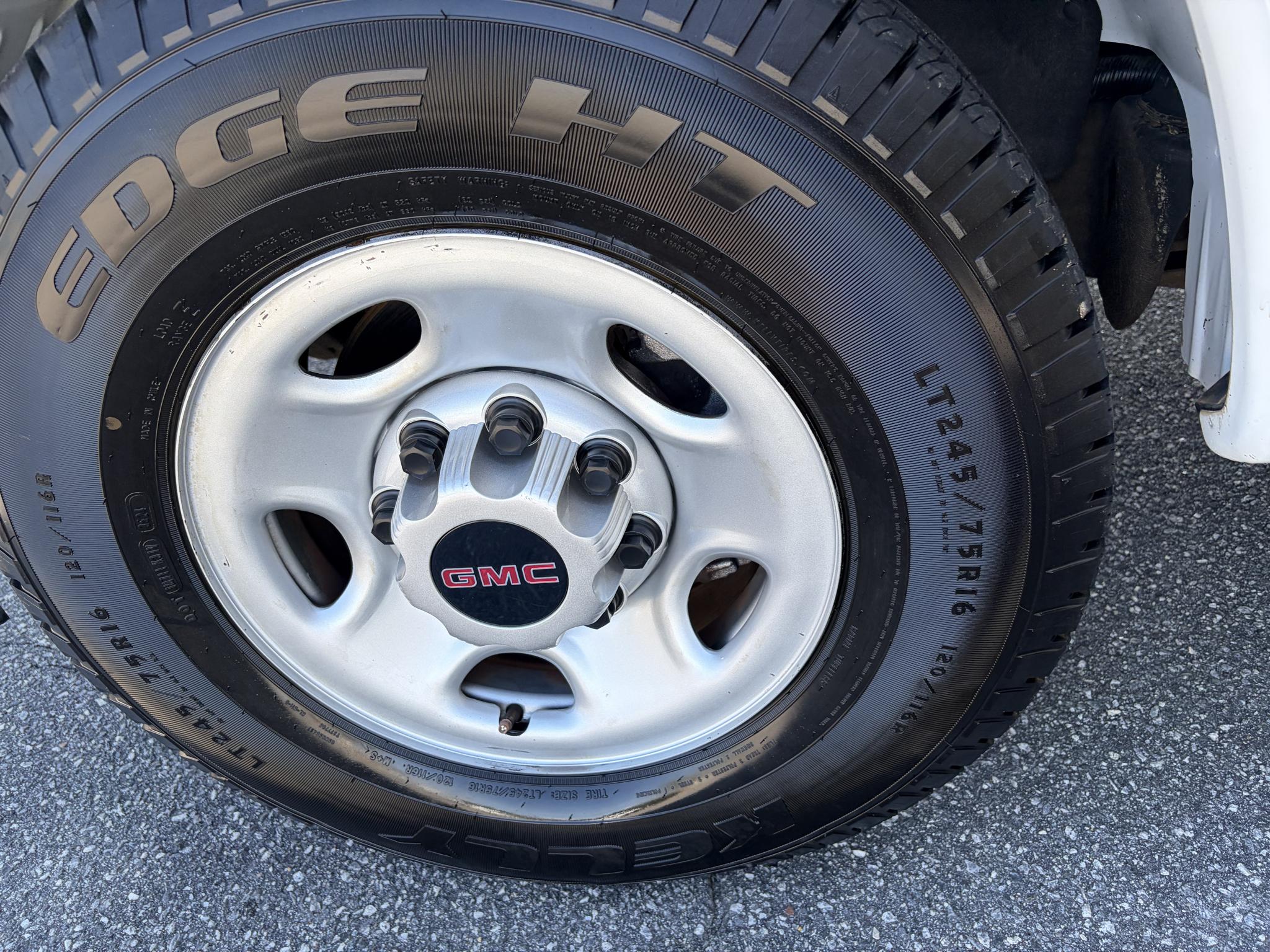 GMC Savana Cargo Van RWD 2500 135" 2022