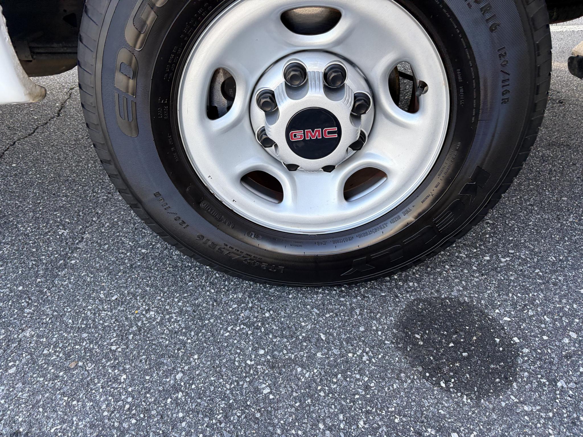 GMC Savana Cargo Van RWD 2500 135" 2022