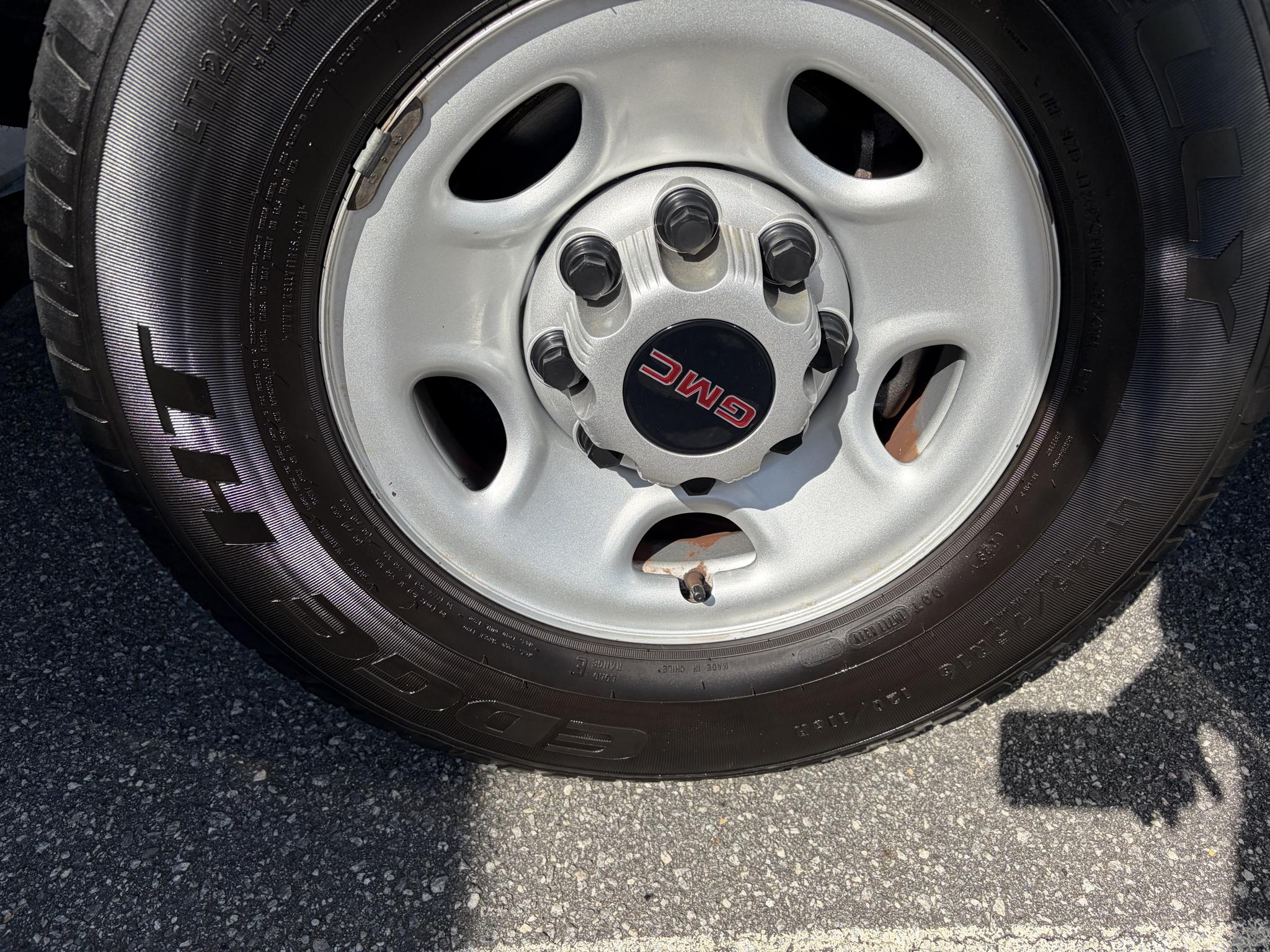 GMC Savana Cargo Van RWD 2500 135" 2022