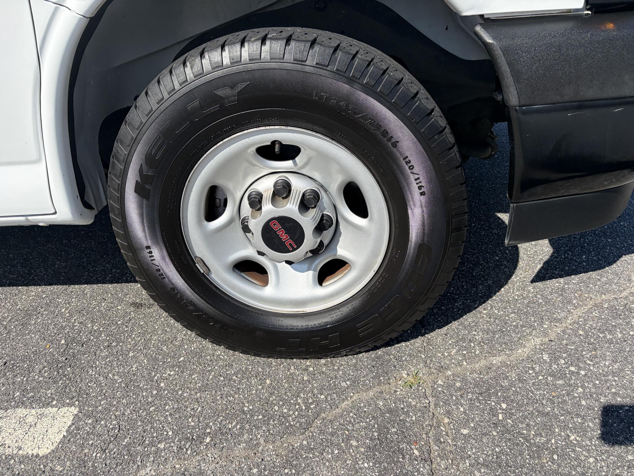 GMC Savana Cargo Van RWD 2500 135" 2022