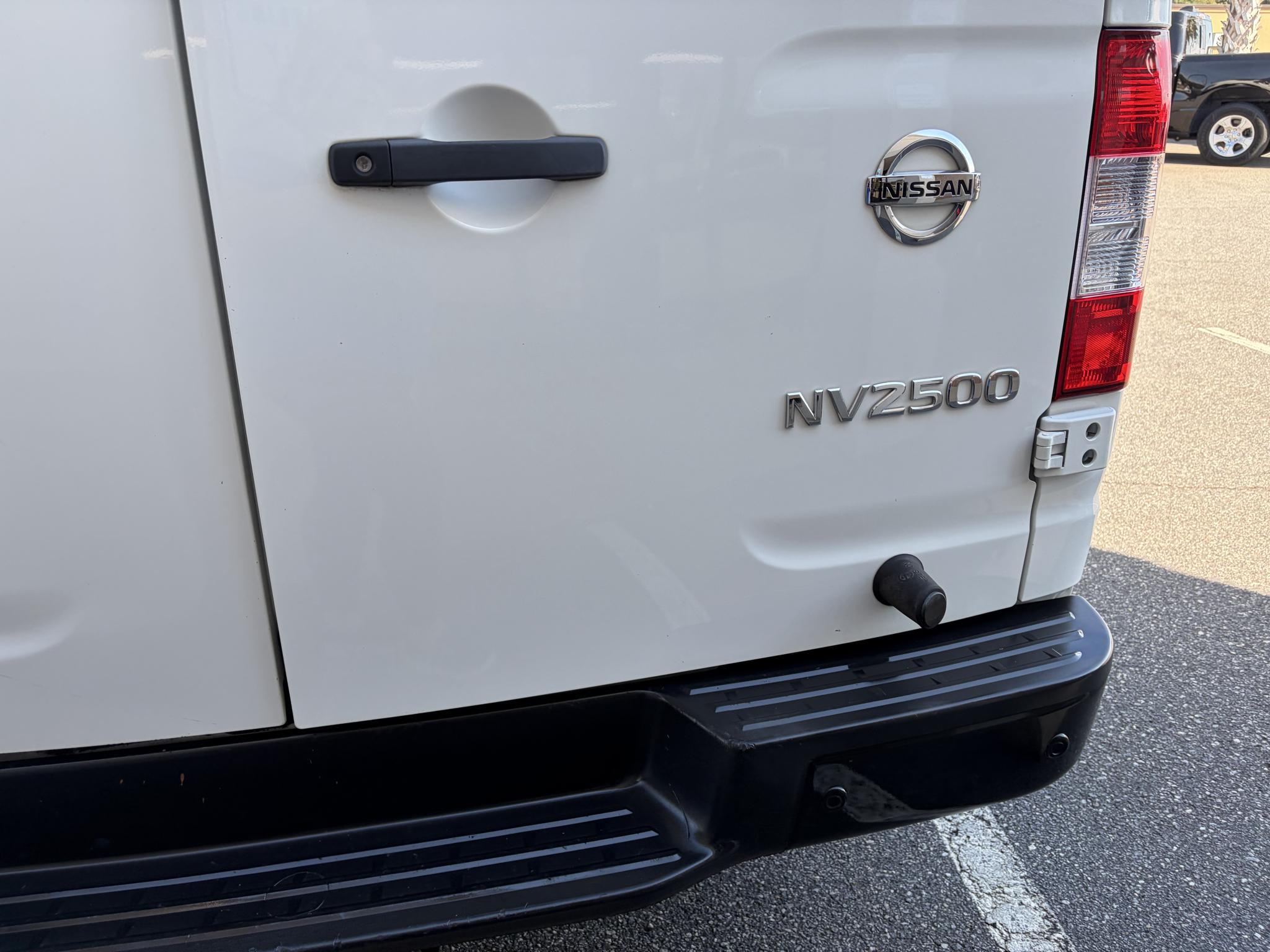 Nissan NV Cargo NV2500 HD Standard Roof V8 SV 2020