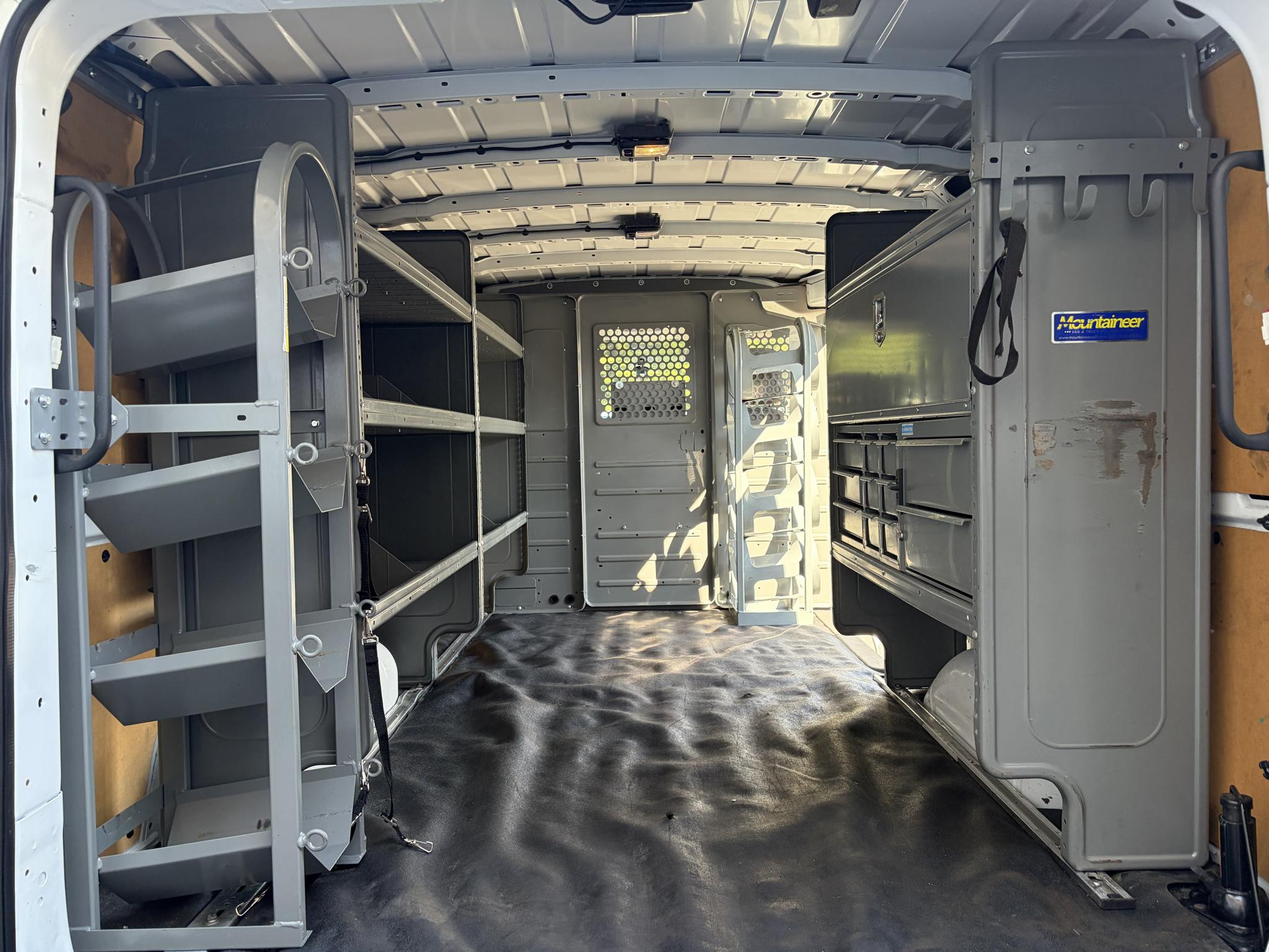 Nissan NV Cargo NV2500 HD Standard Roof V8 SV 2020