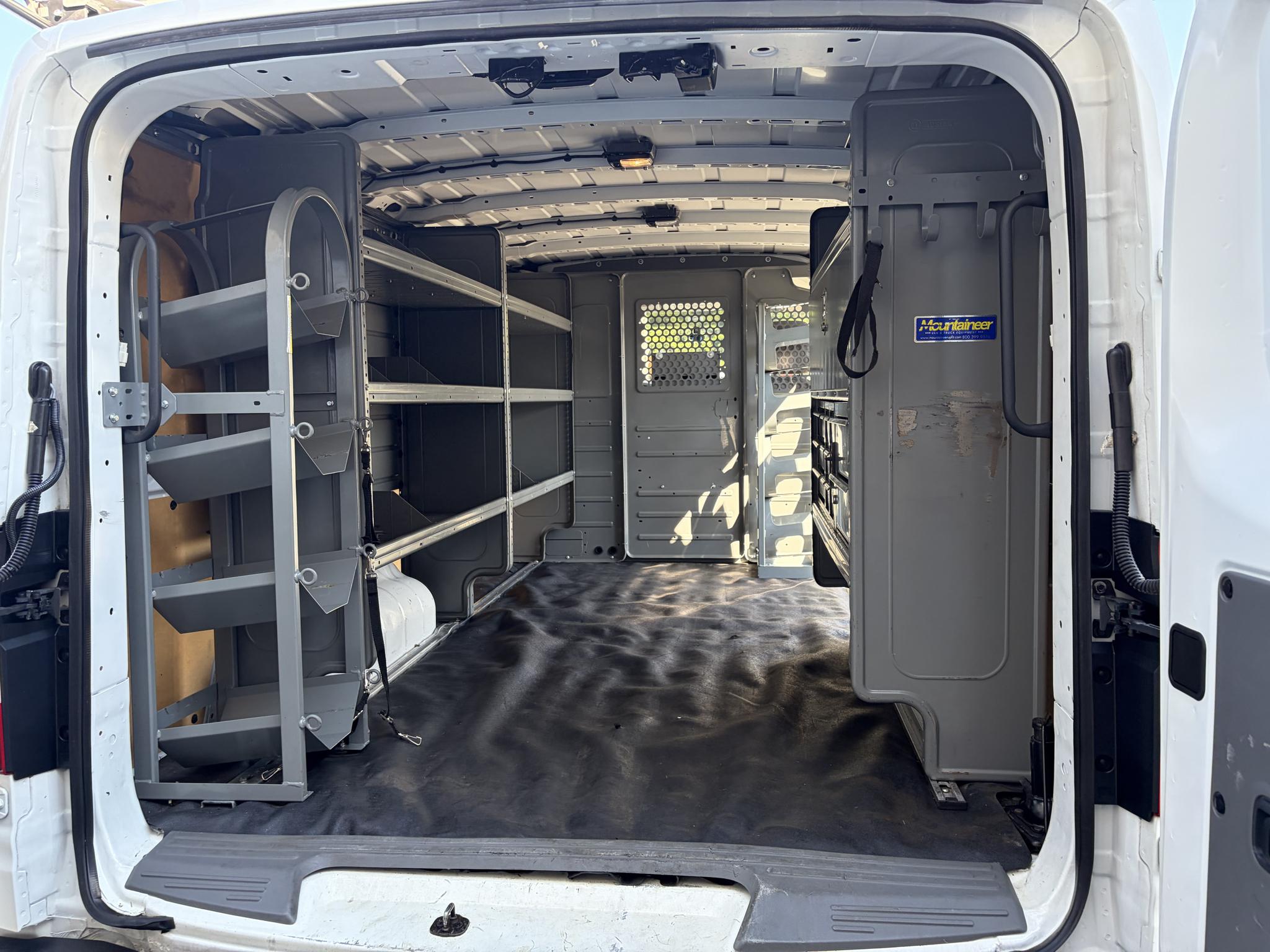 Nissan NV Cargo NV2500 HD Standard Roof V8 SV 2020