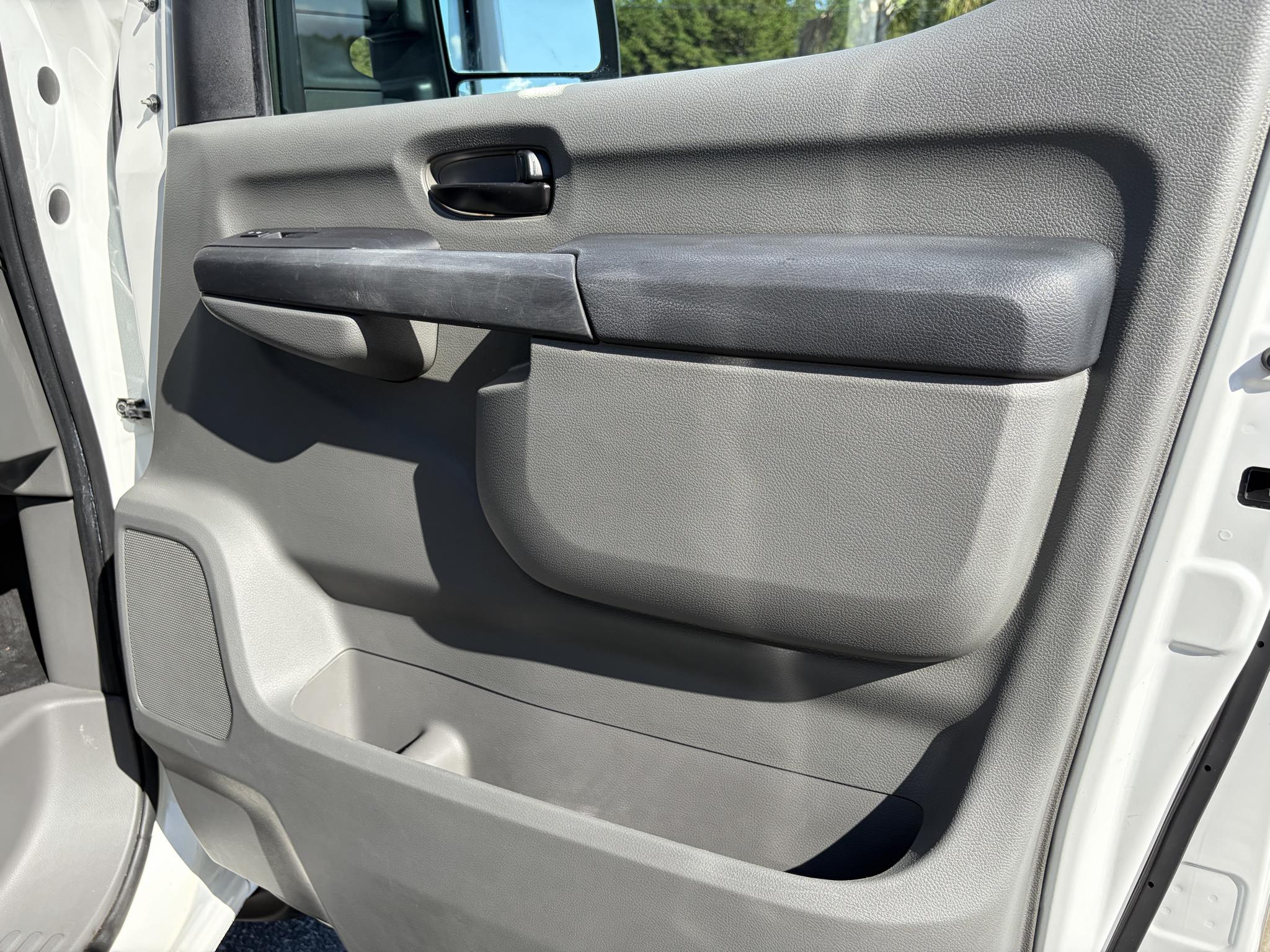Nissan NV Cargo NV2500 HD Standard Roof V8 SV 2020