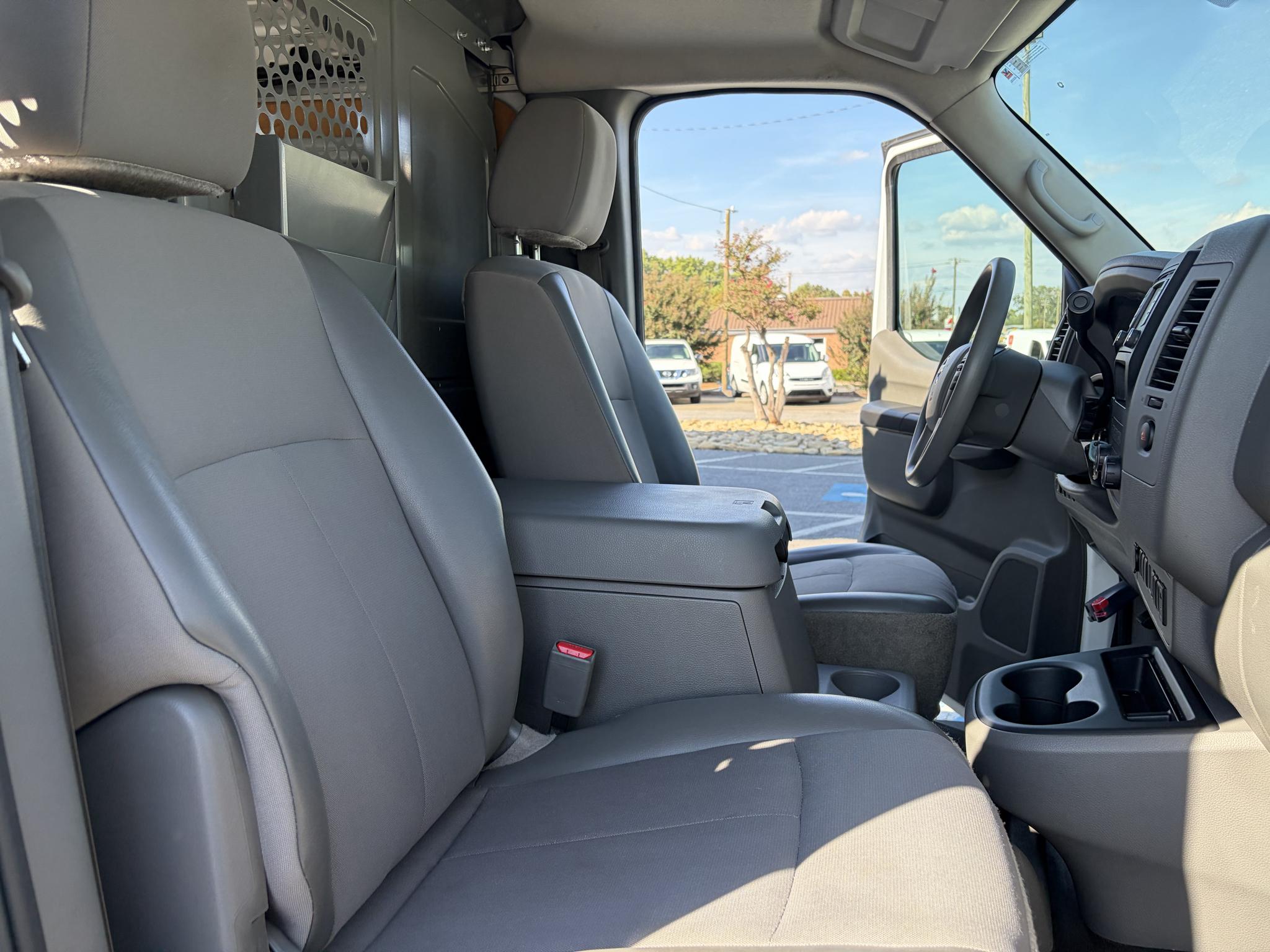 Nissan NV Cargo NV2500 HD Standard Roof V8 SV 2020