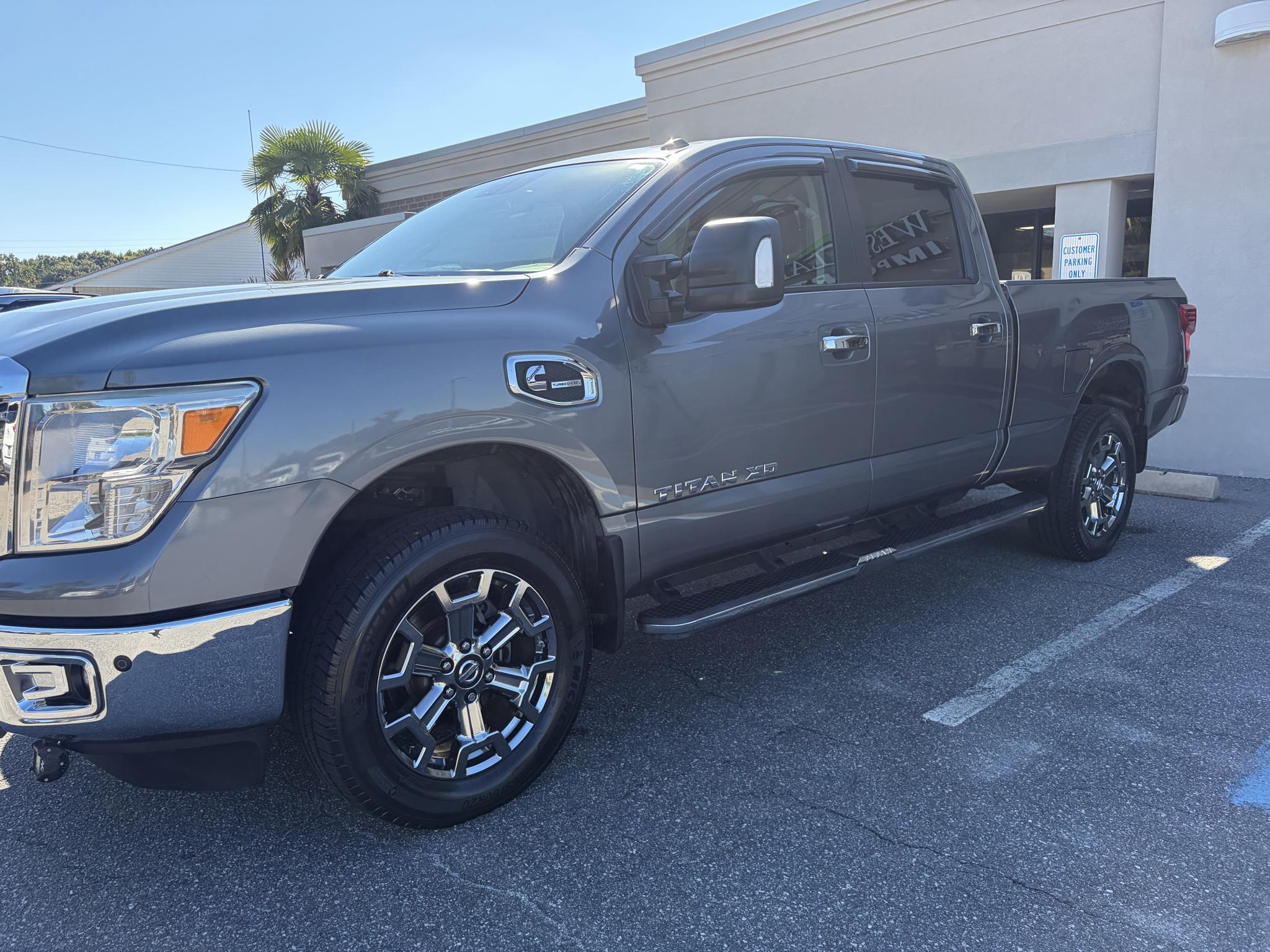 Nissan Titan XD 4x4 Diesel Crew Cab SV 2017