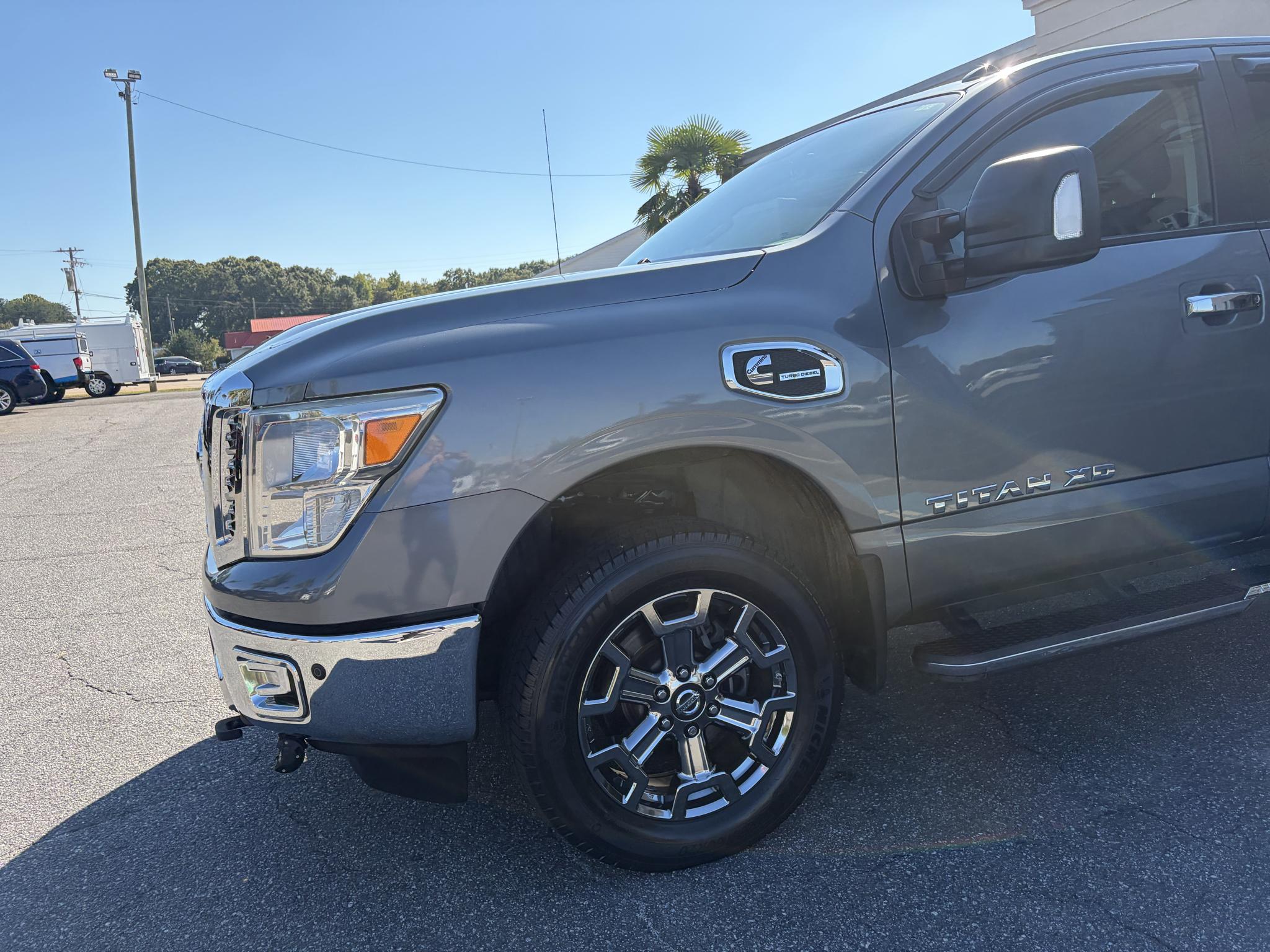 Nissan Titan XD 4x4 Diesel Crew Cab SV 2017