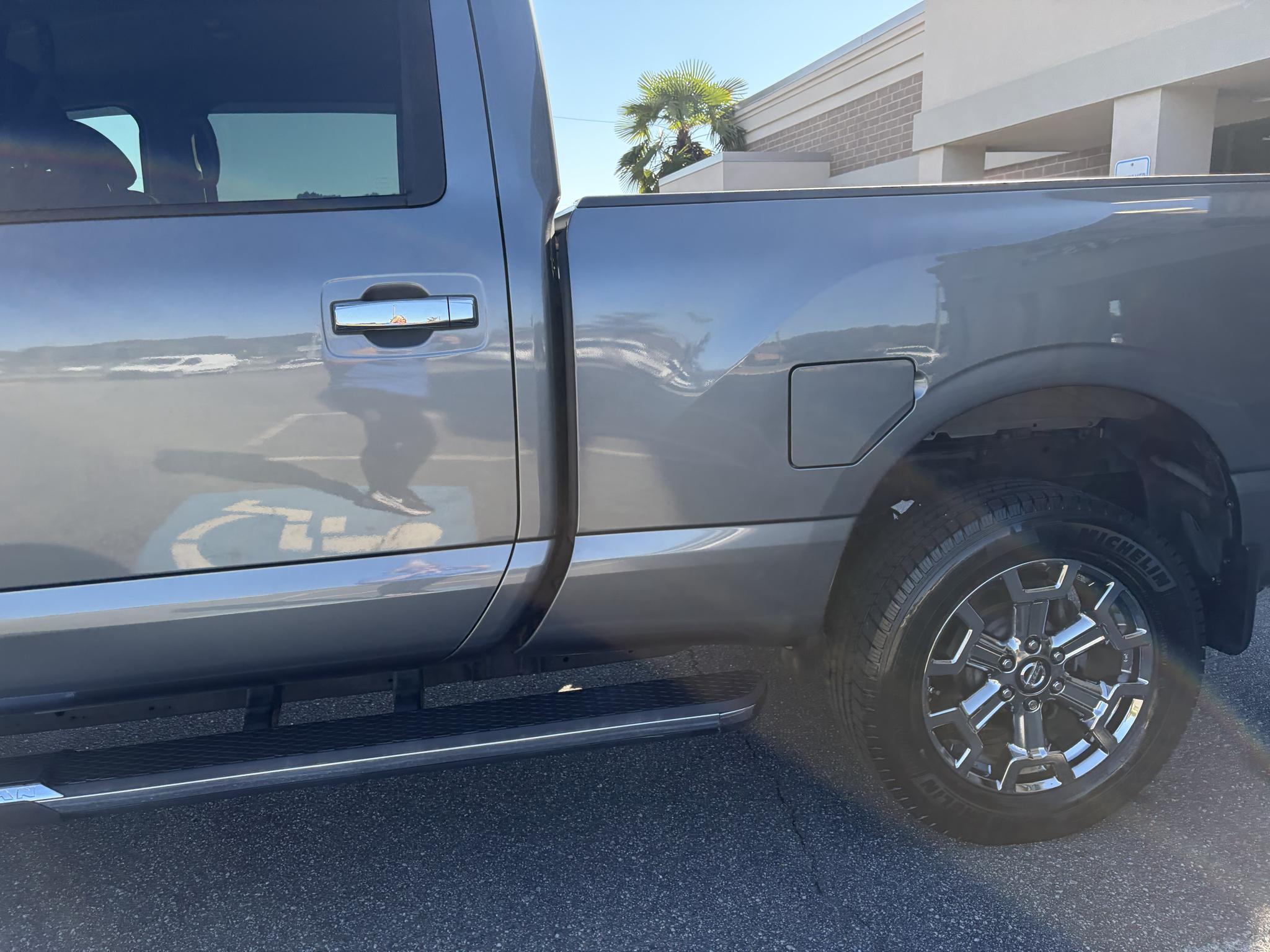 Nissan Titan XD 4x4 Diesel Crew Cab SV 2017