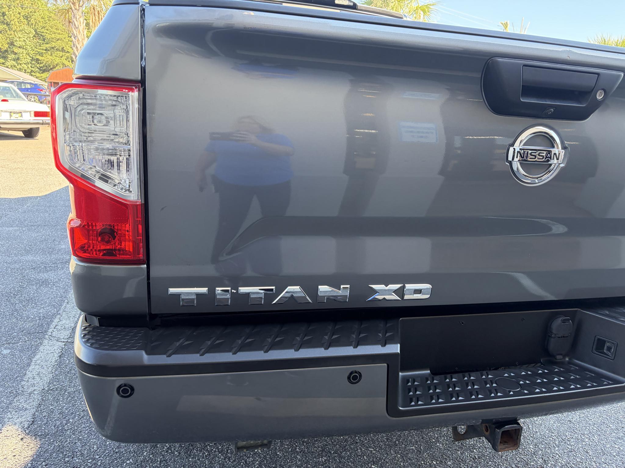 Nissan Titan XD 4x4 Diesel Crew Cab SV 2017
