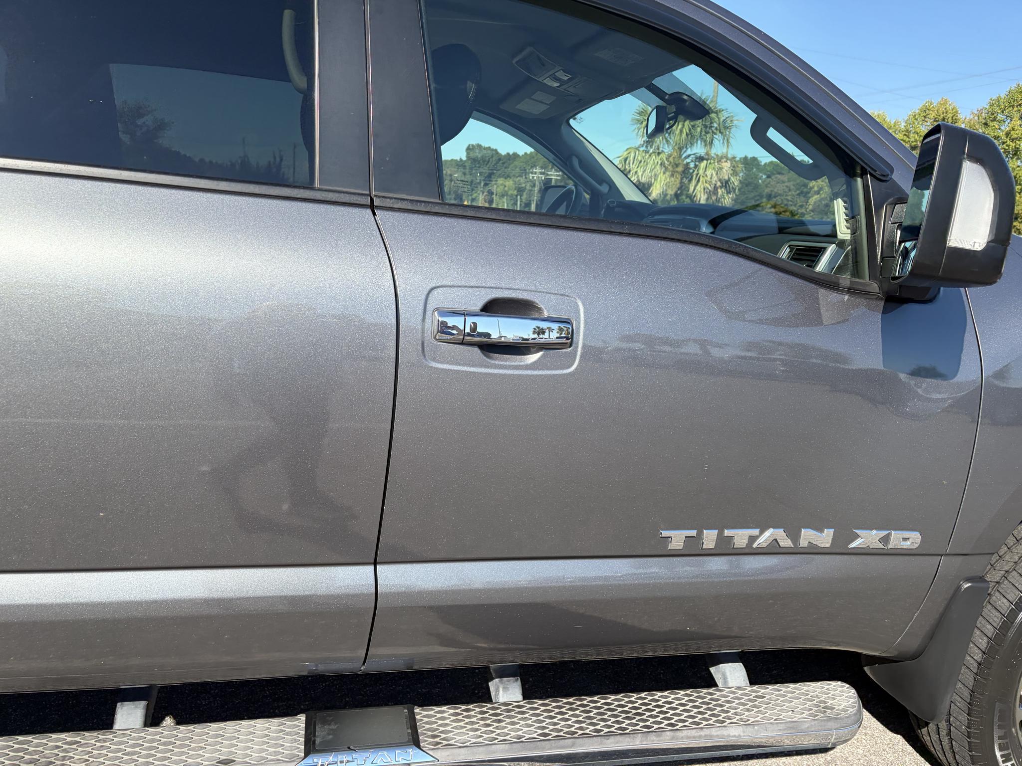 Nissan Titan XD 4x4 Diesel Crew Cab SV 2017