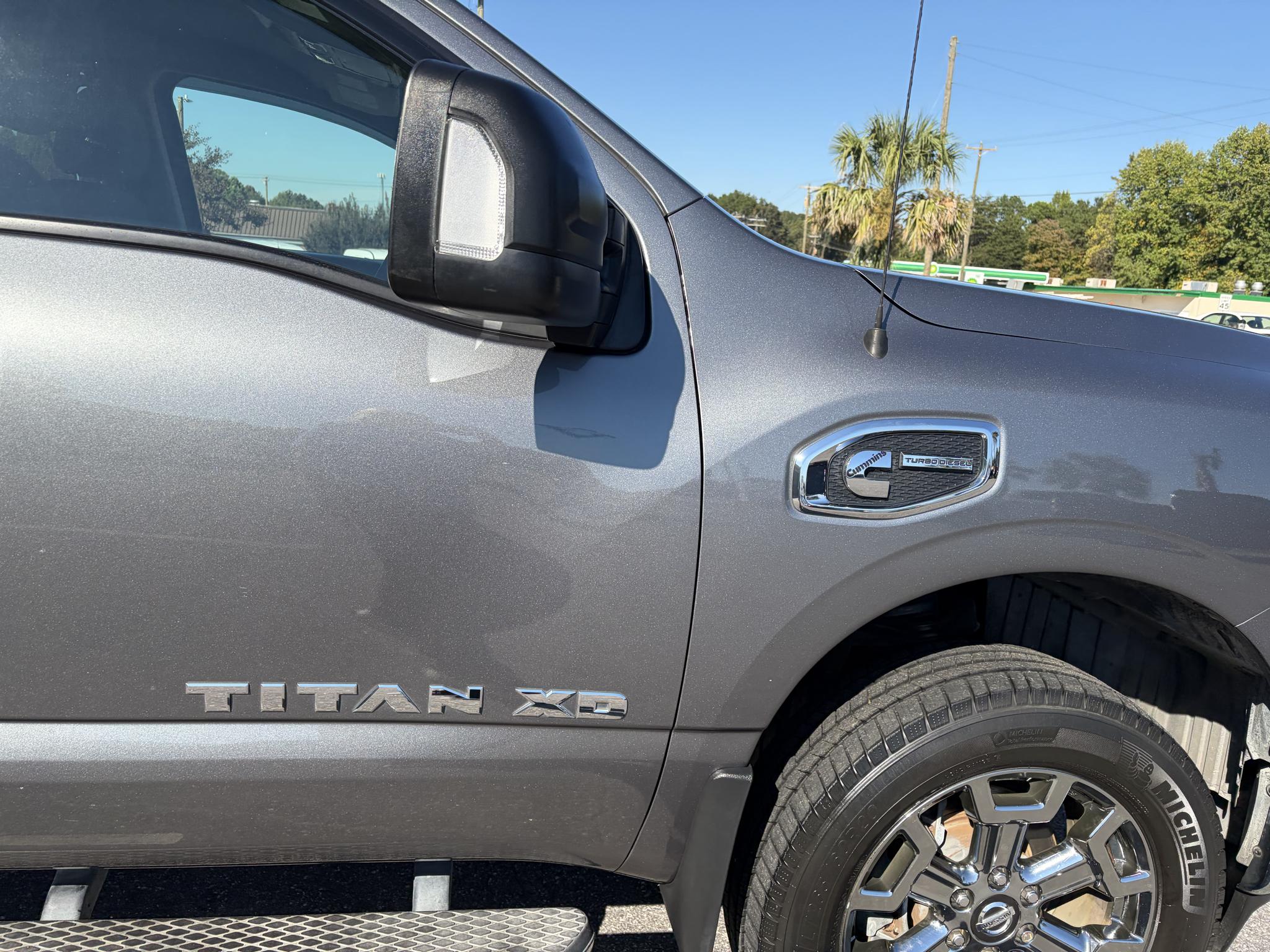 Nissan Titan XD 4x4 Diesel Crew Cab SV 2017