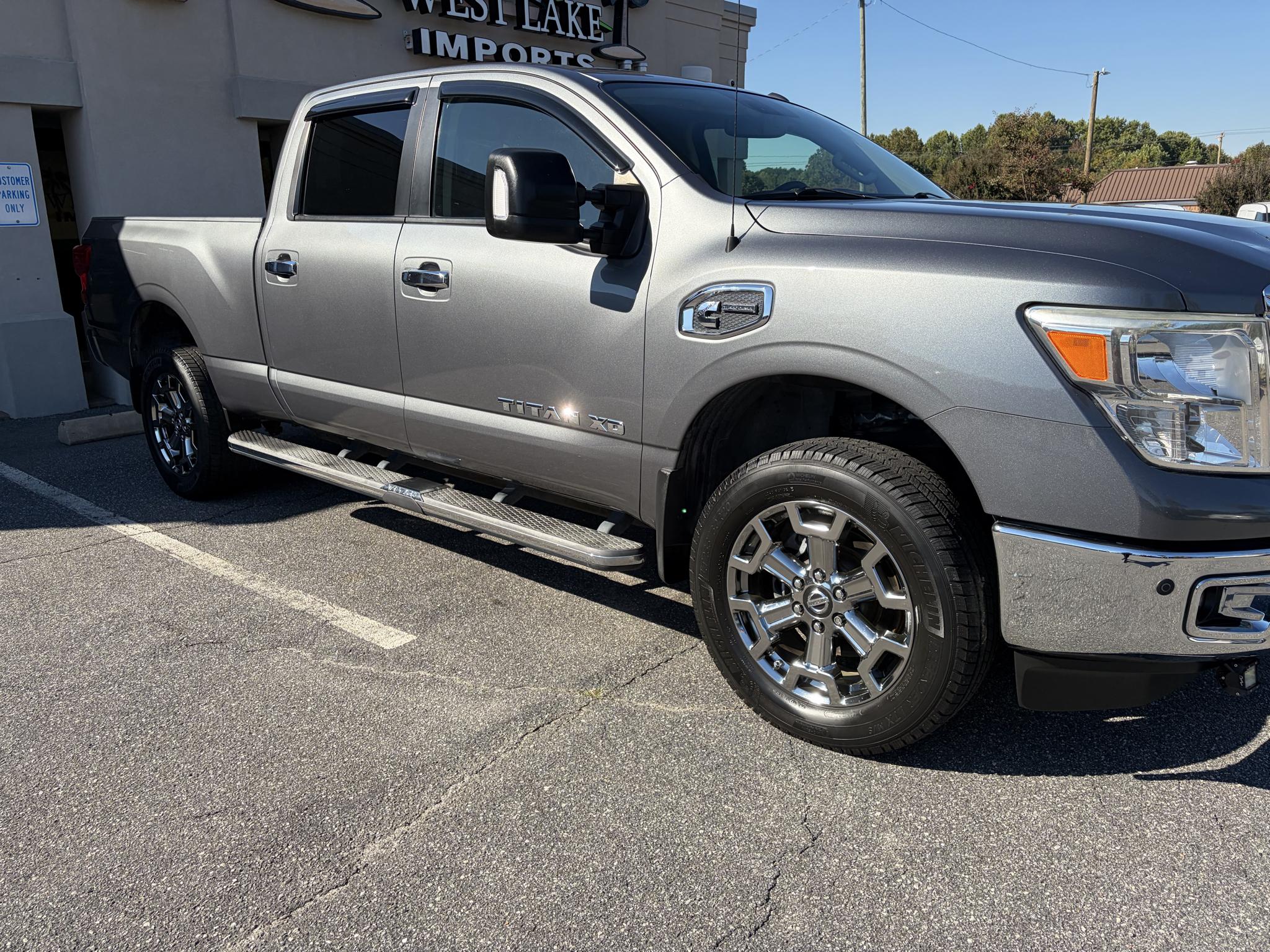 Nissan Titan XD 4x4 Diesel Crew Cab SV 2017
