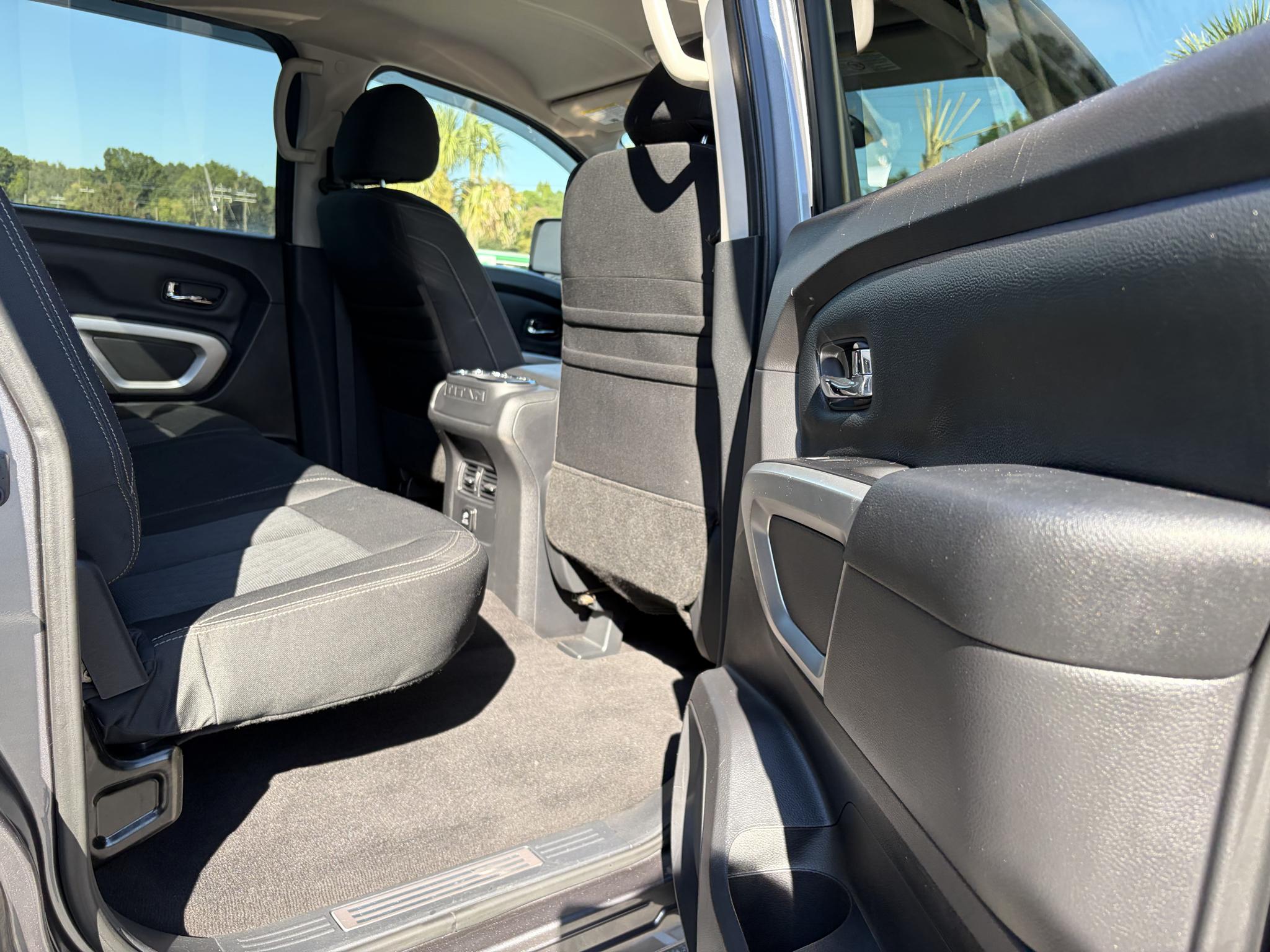 Nissan Titan XD 4x4 Diesel Crew Cab SV 2017