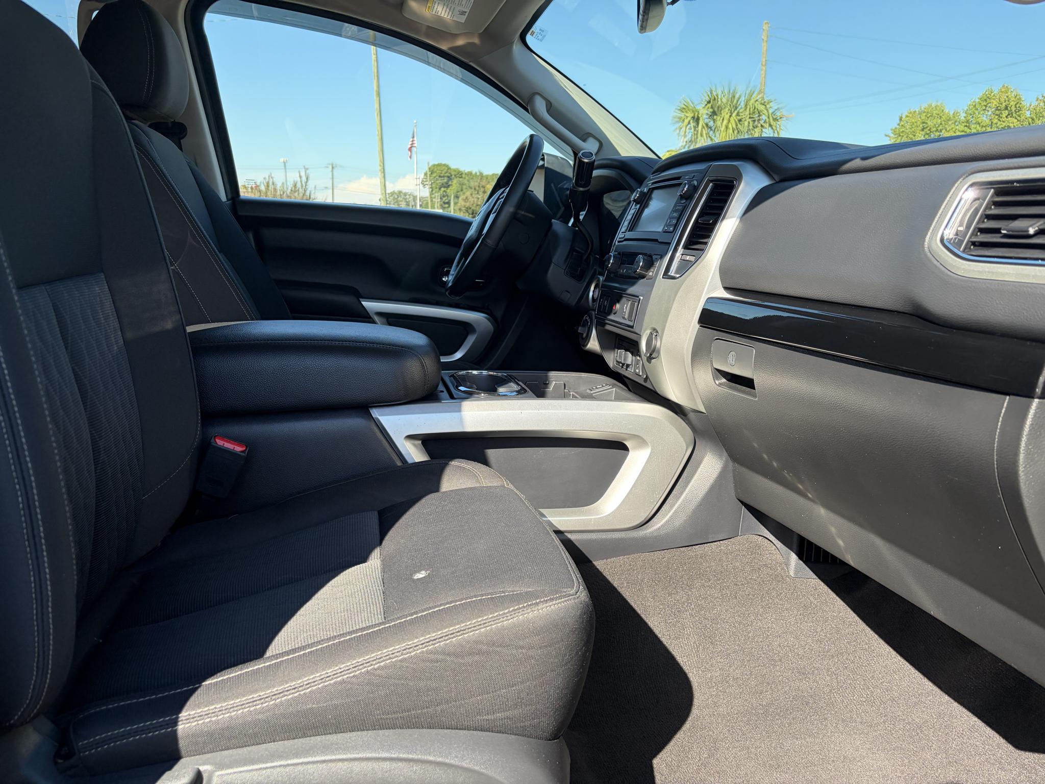 Nissan Titan XD 4x4 Diesel Crew Cab SV 2017
