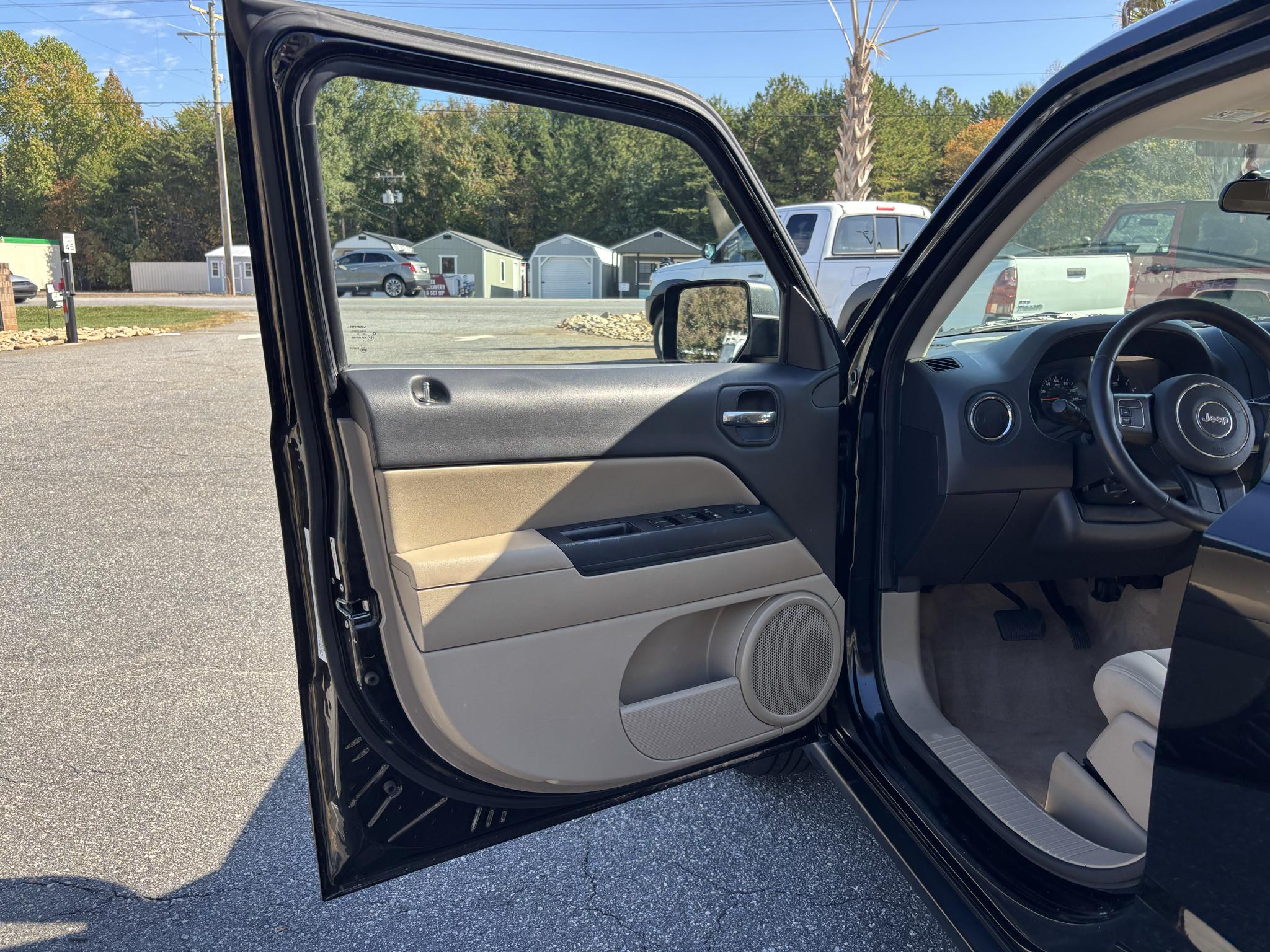 Jeep Patriot FWD 4dr Latitude 2013