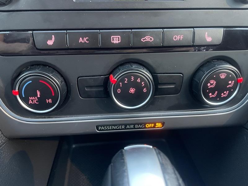 Volkswagen Passat Limited Edition 4D Sedan 2015