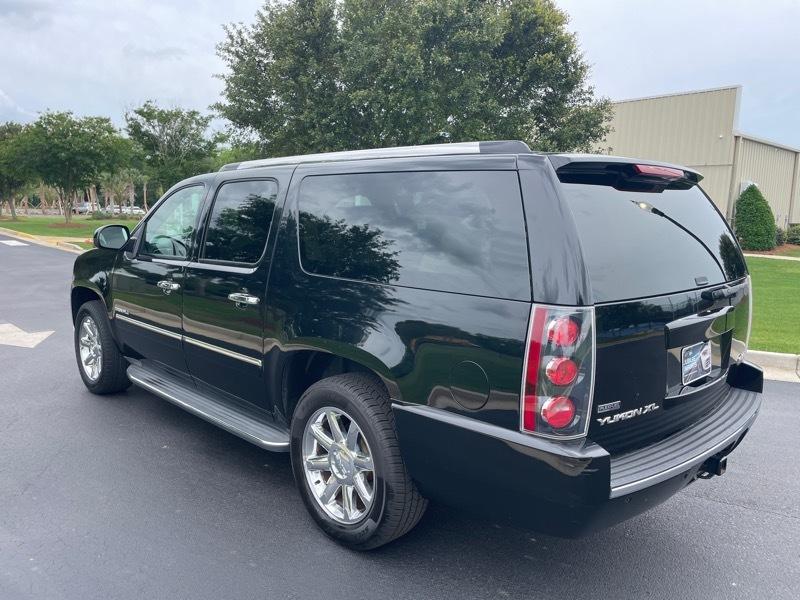 GMC Yukon Denali XL 2WD 2011