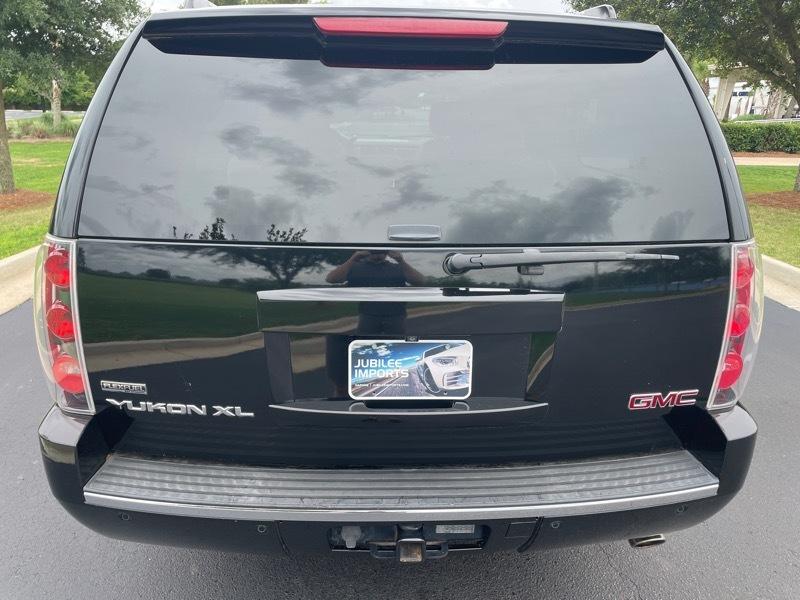 GMC Yukon Denali XL 2WD 2011