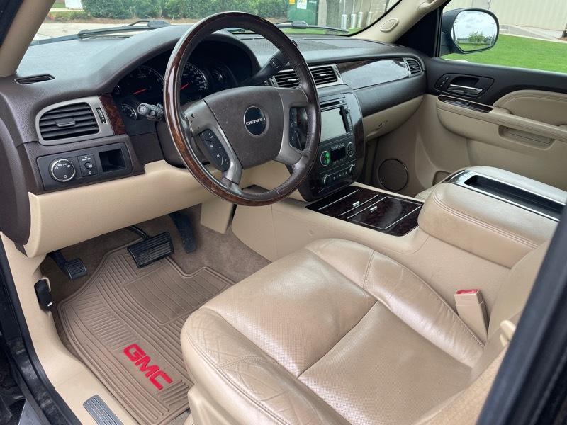 GMC Yukon Denali XL 2WD 2011