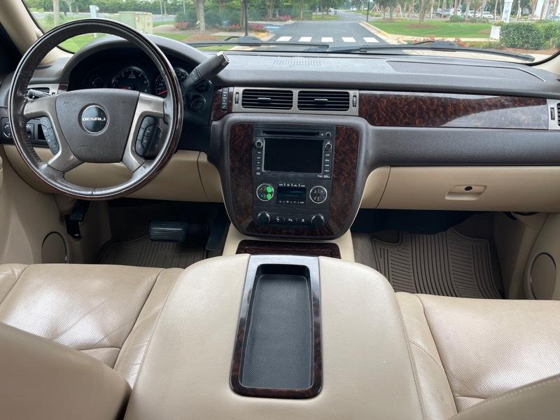 GMC Yukon Denali XL 2WD 2011