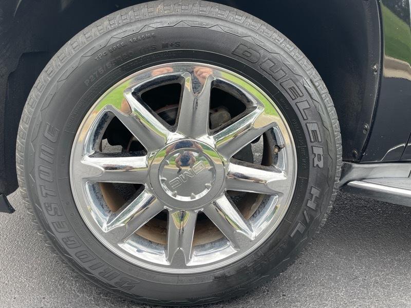 GMC Yukon Denali XL 2WD 2011