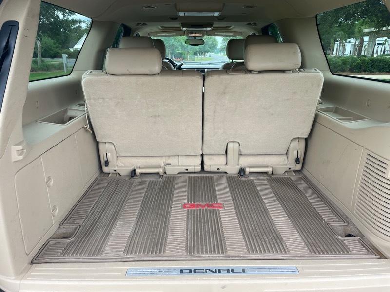 GMC Yukon Denali XL 2WD 2011